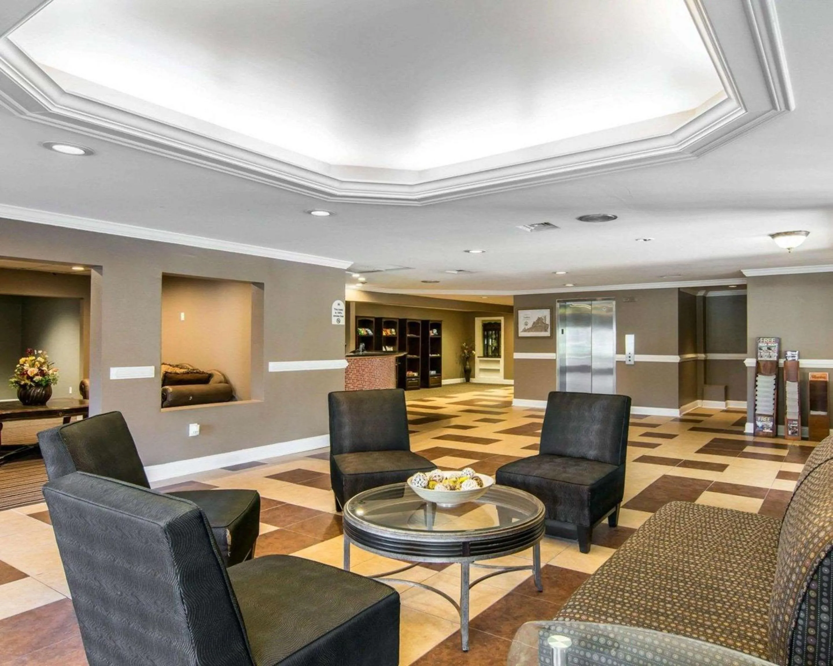 Lobby or reception in MainStay Suites Williamsburg Historic Area