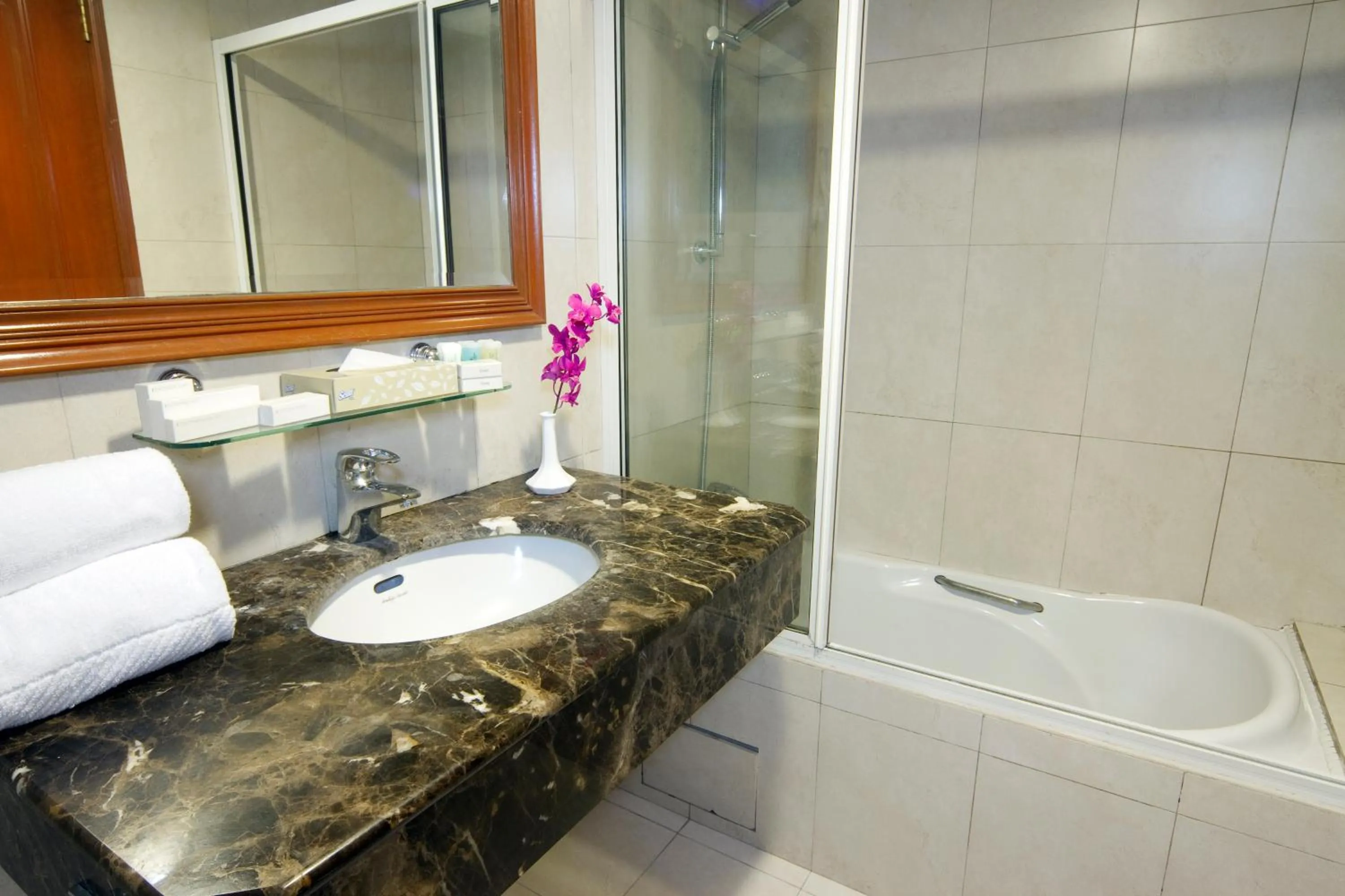 Bathroom in Mookai Hotel