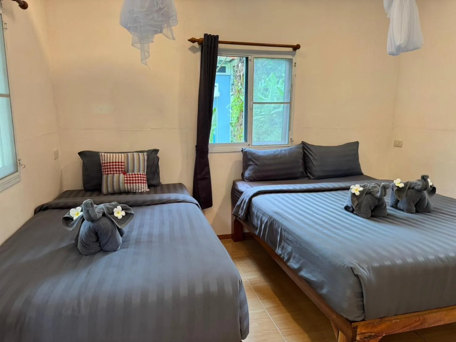 Bedroom, Bed in Khaosok Bamboo Huts Resort