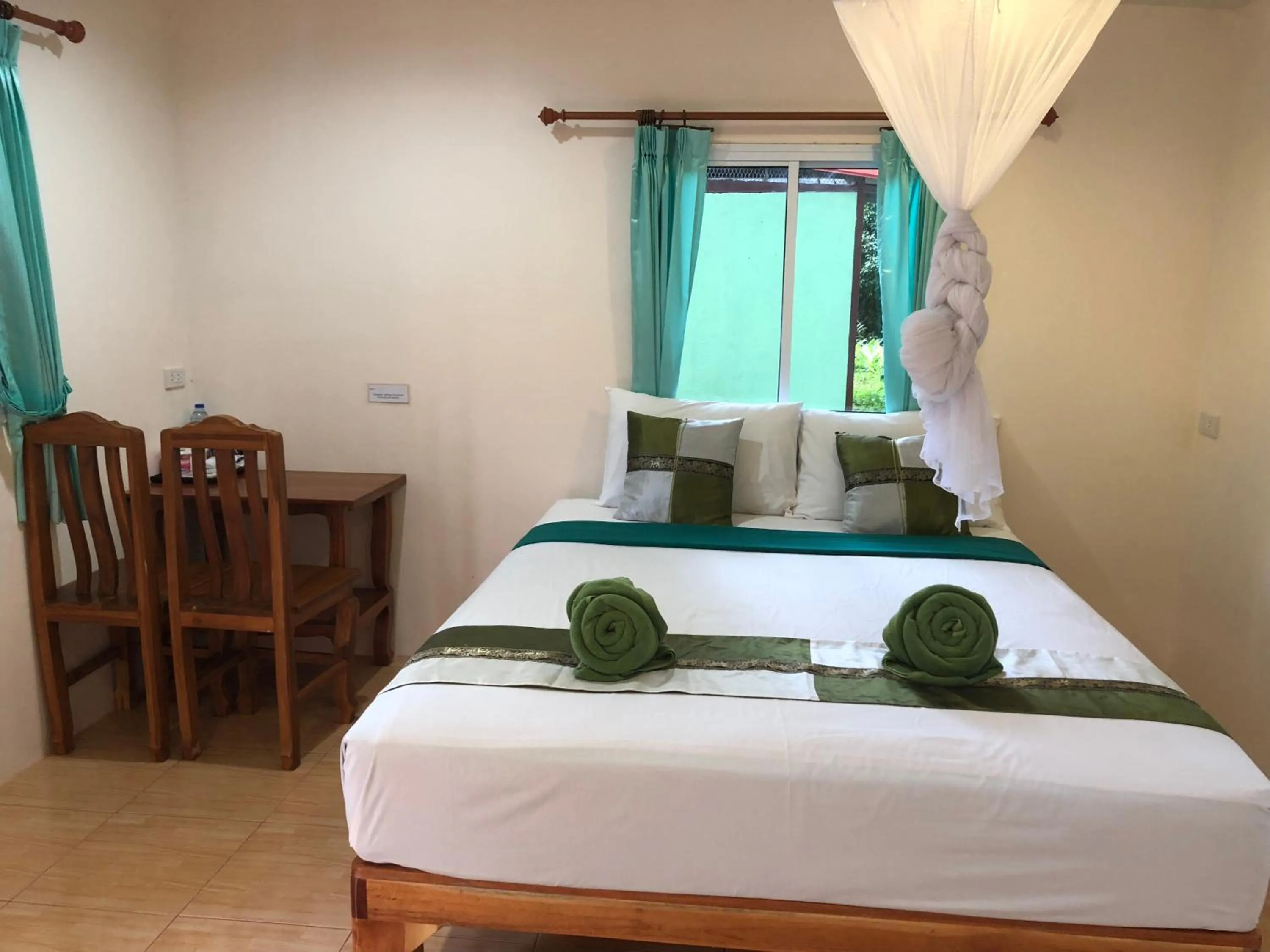 Bed in Khaosok Bamboo Huts Resort