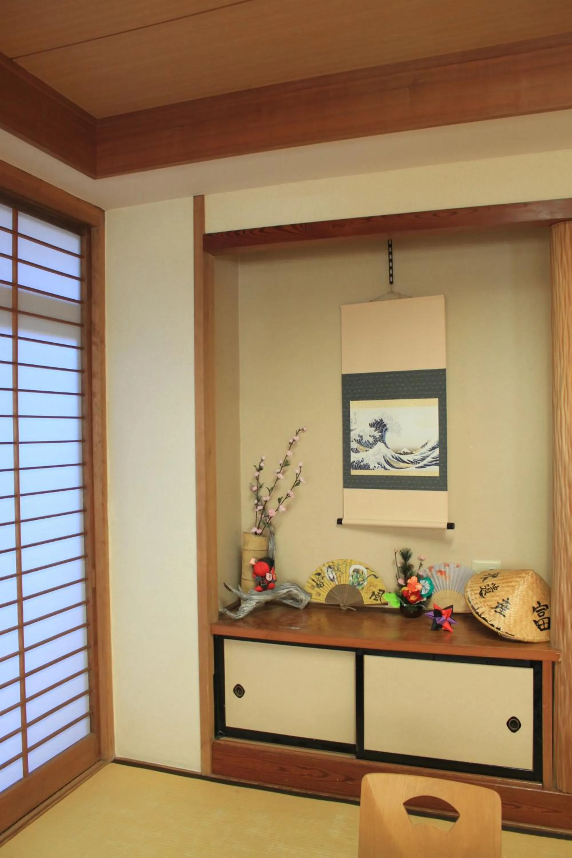 Communal lounge/ TV room in K's House MtFuji -ケイズハウスMt富士- Travelers Hostel- Lake Kawaguchiko