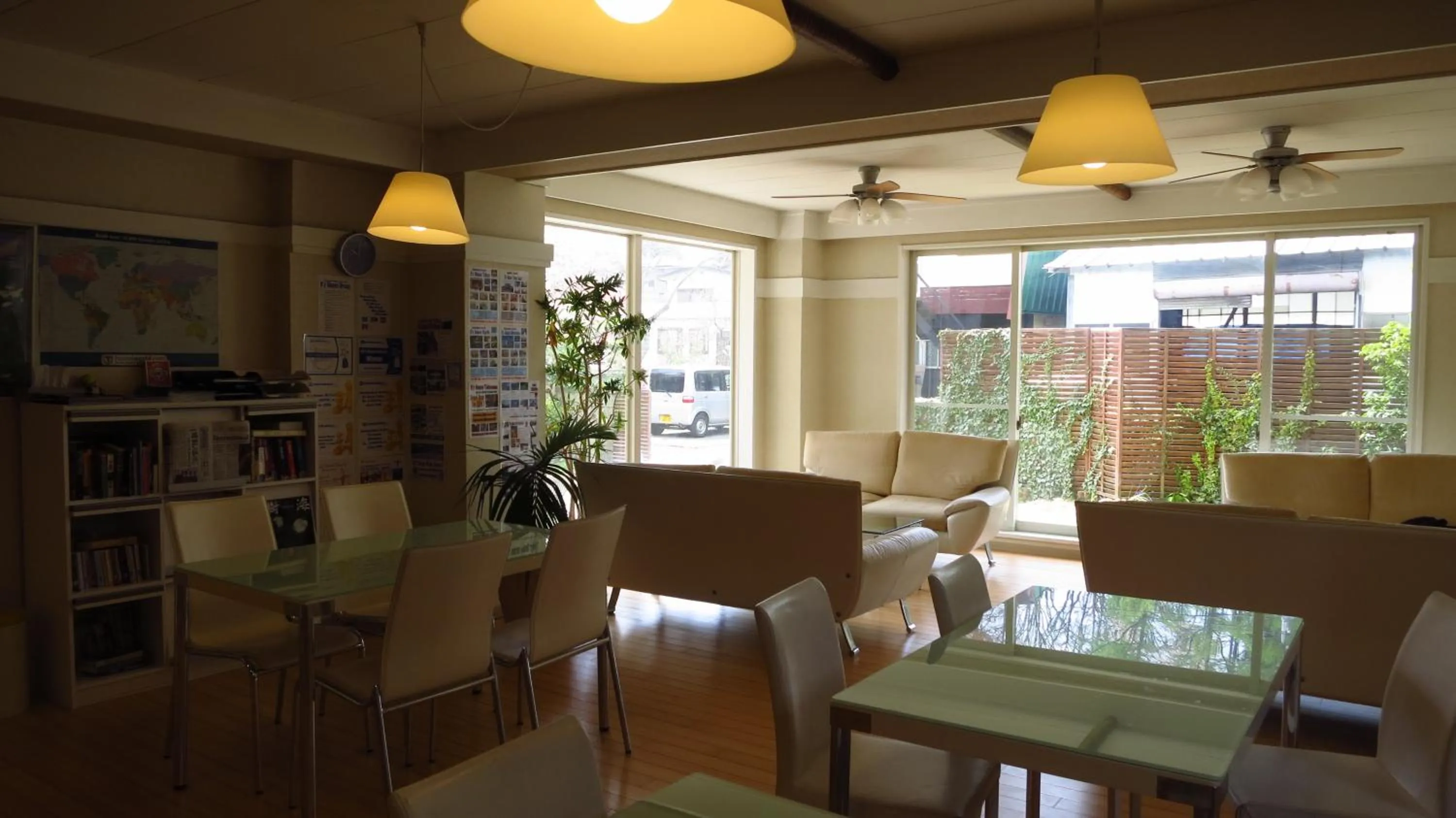 Communal lounge/ TV room in K's House MtFuji -ケイズハウスMt富士- Travelers Hostel- Lake Kawaguchiko