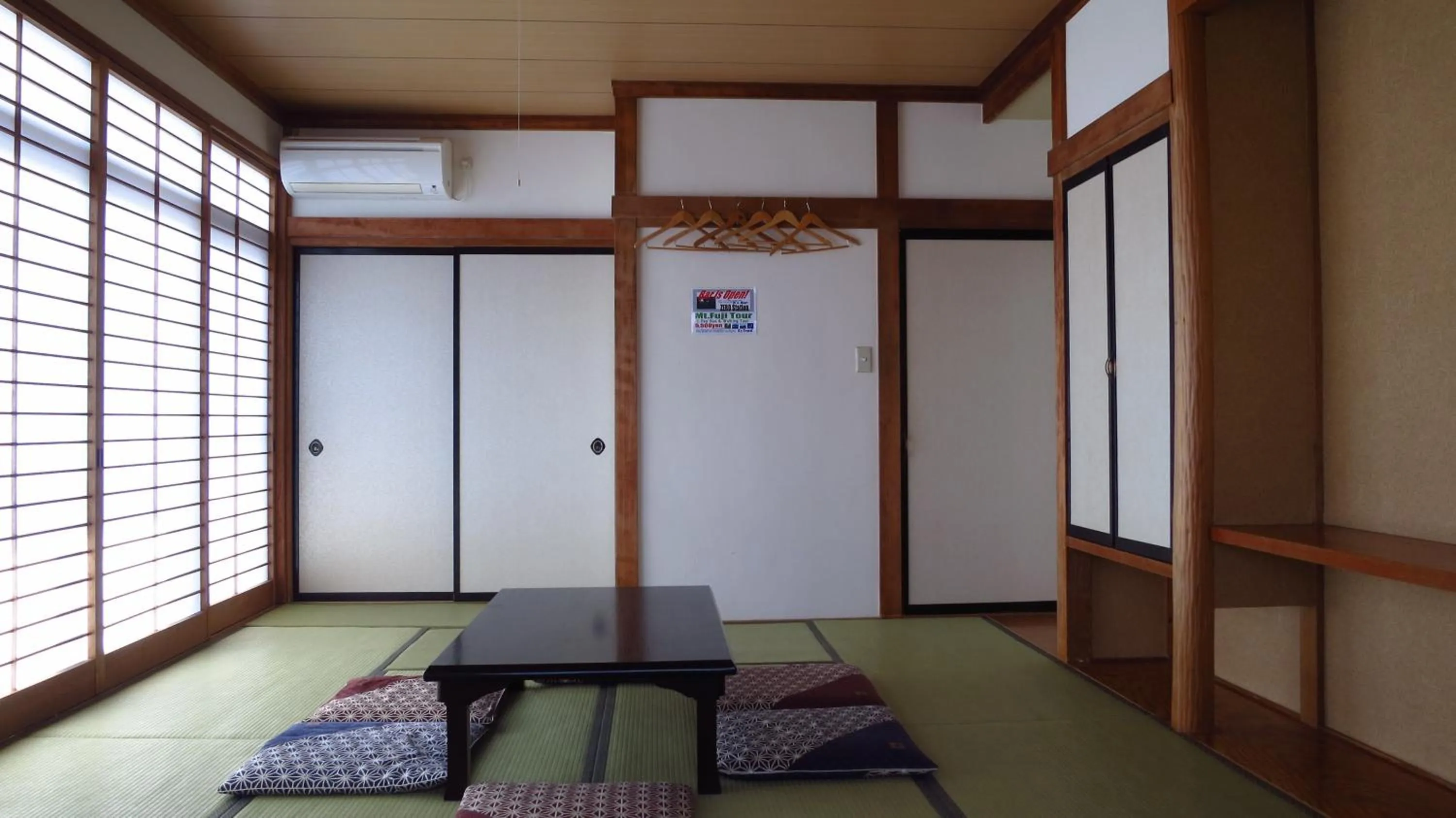 Photo of the whole room in K's House MtFuji -ケイズハウスMt富士- Travelers Hostel- Lake Kawaguchiko