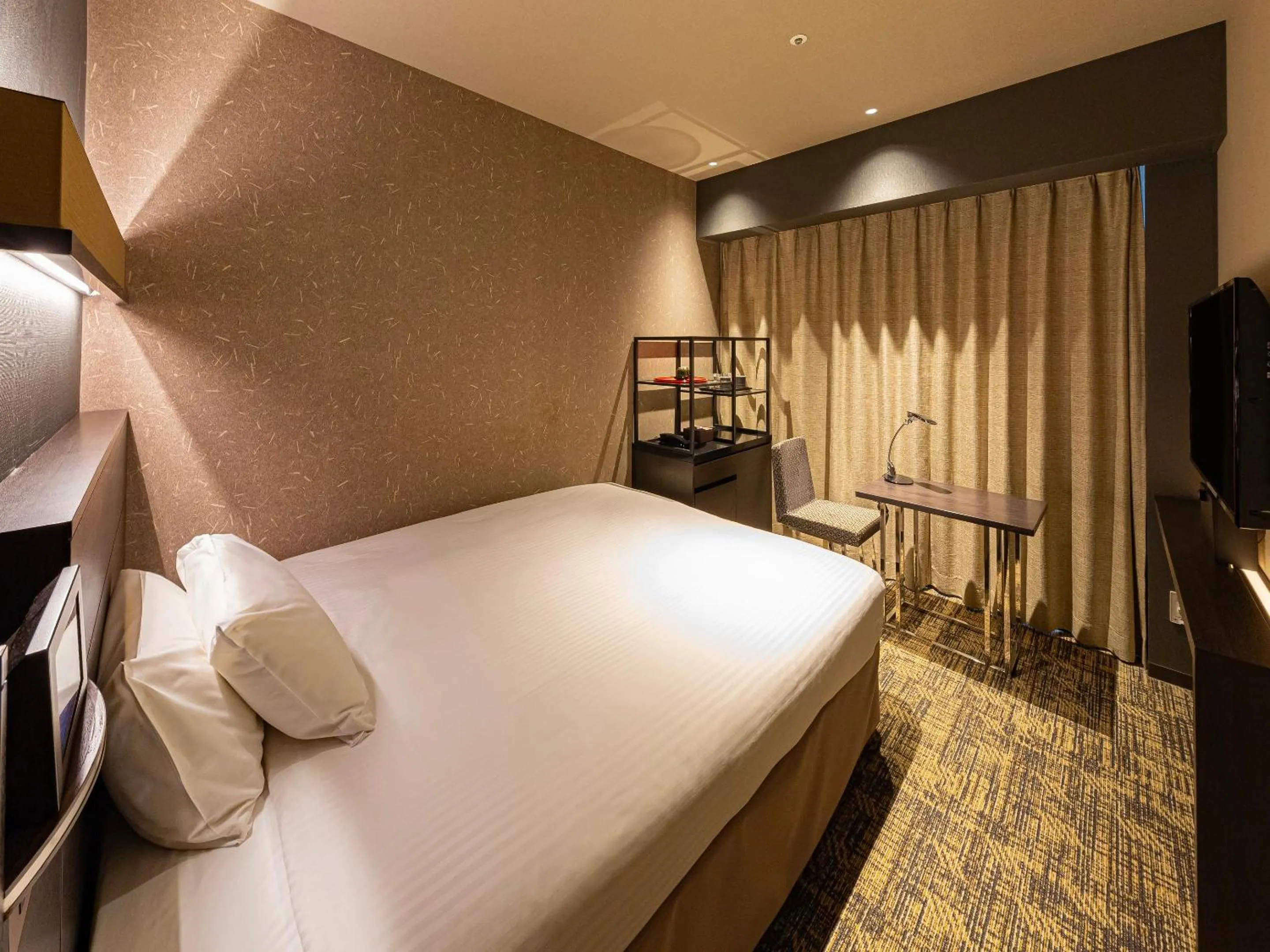 Photo of the whole room, Bed in Hotel Keihan Kyoto Hachijoguchi