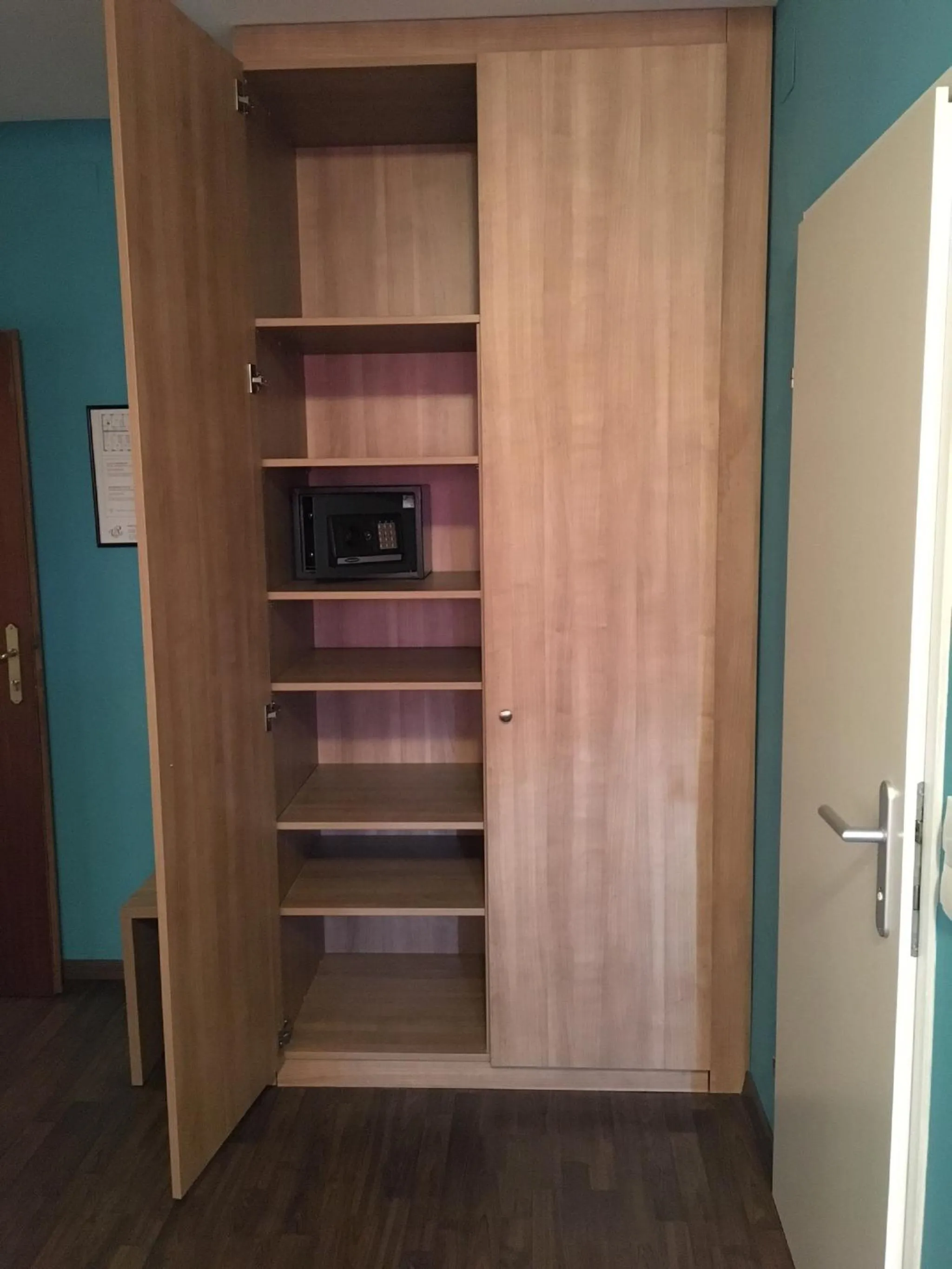 wardrobe in Hotel - Restaurant Valley Rose