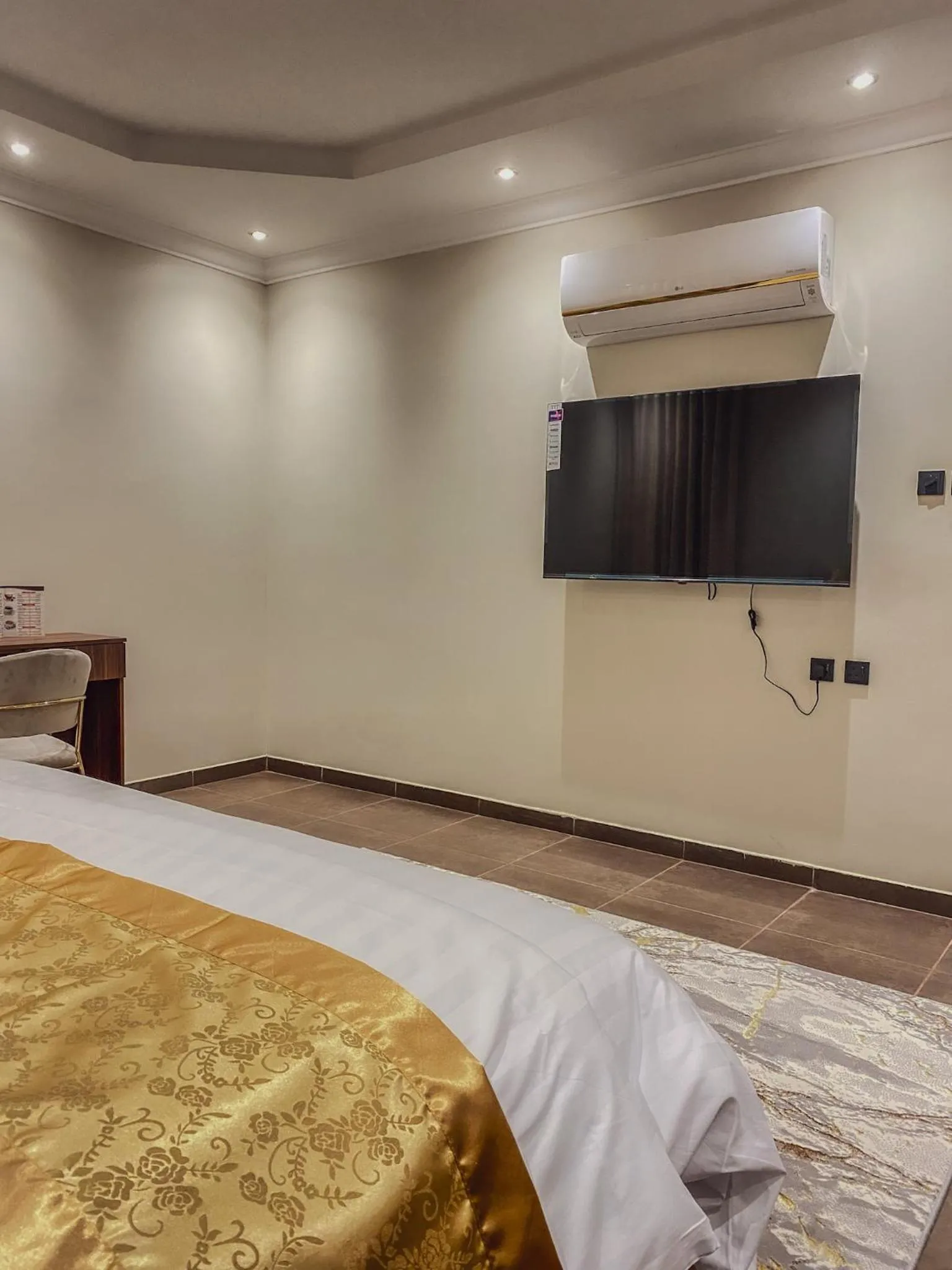 Bed in Comfort Inn Al Taawon - Family Only