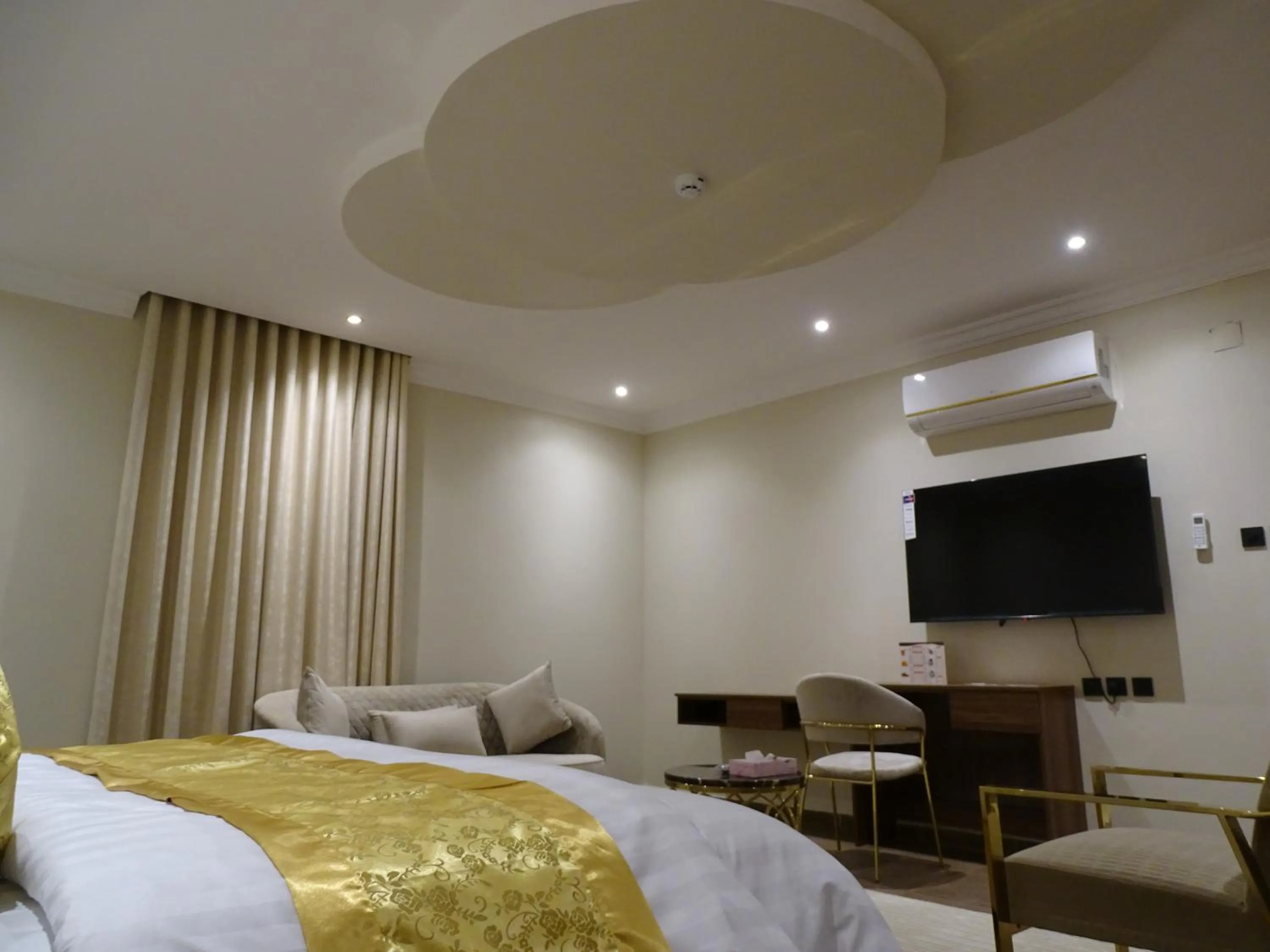 Bed in Comfort Inn Al Taawon - Family Only