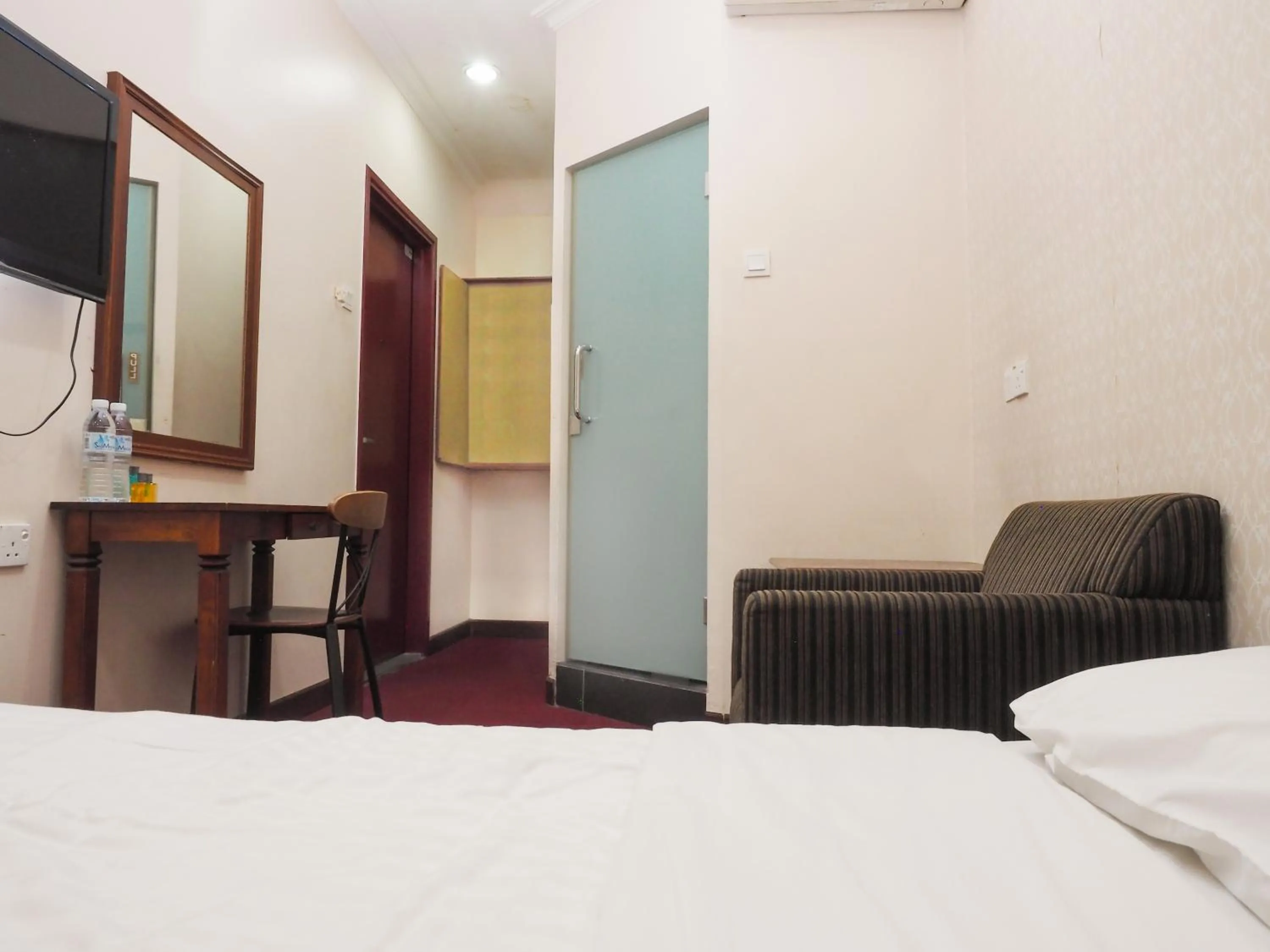 Seating area, Bed in Sun Inns Hotel Subang