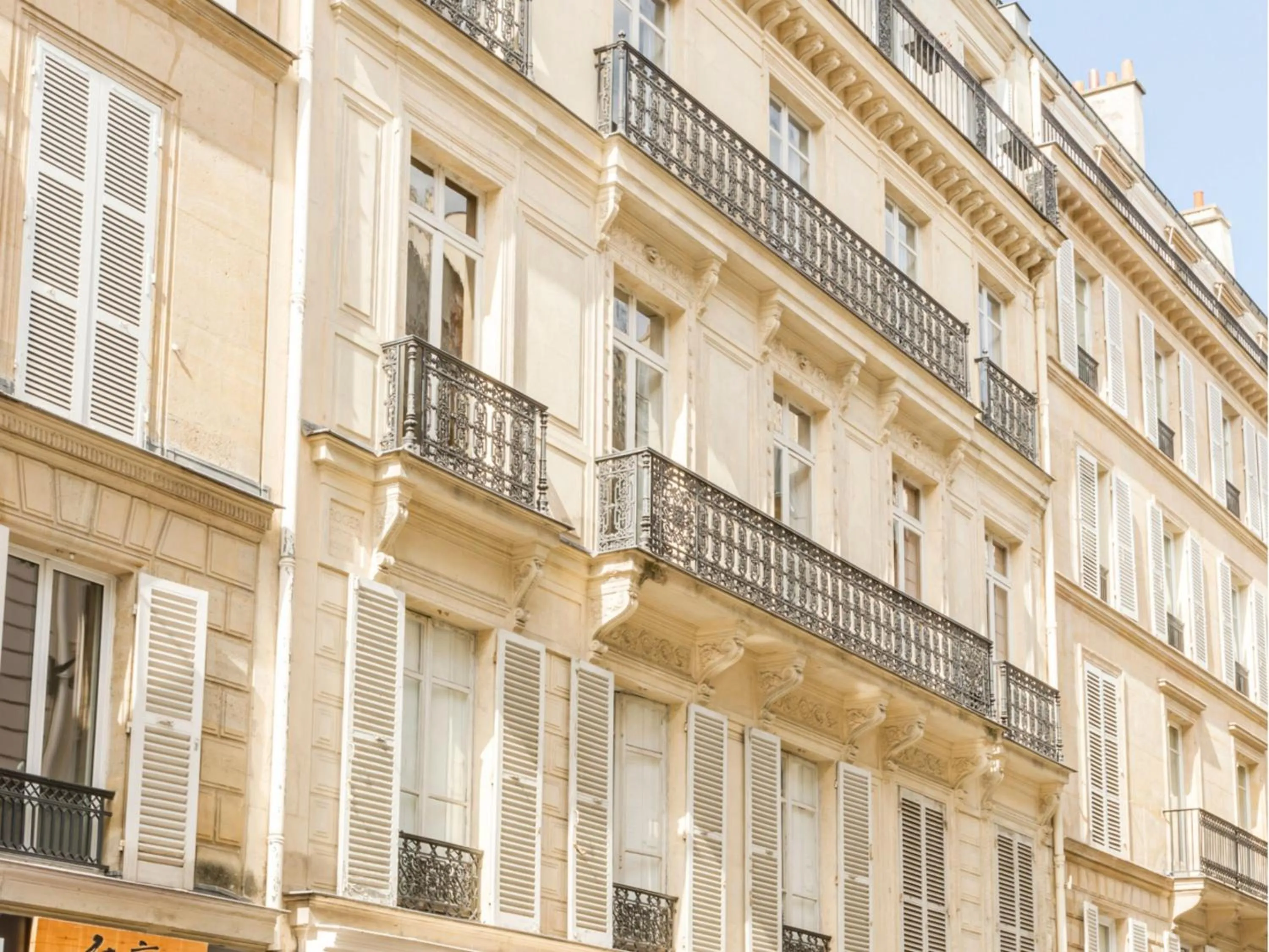 Property building in Merveil - Luxury Suite - Champs Elysées - Mermoz