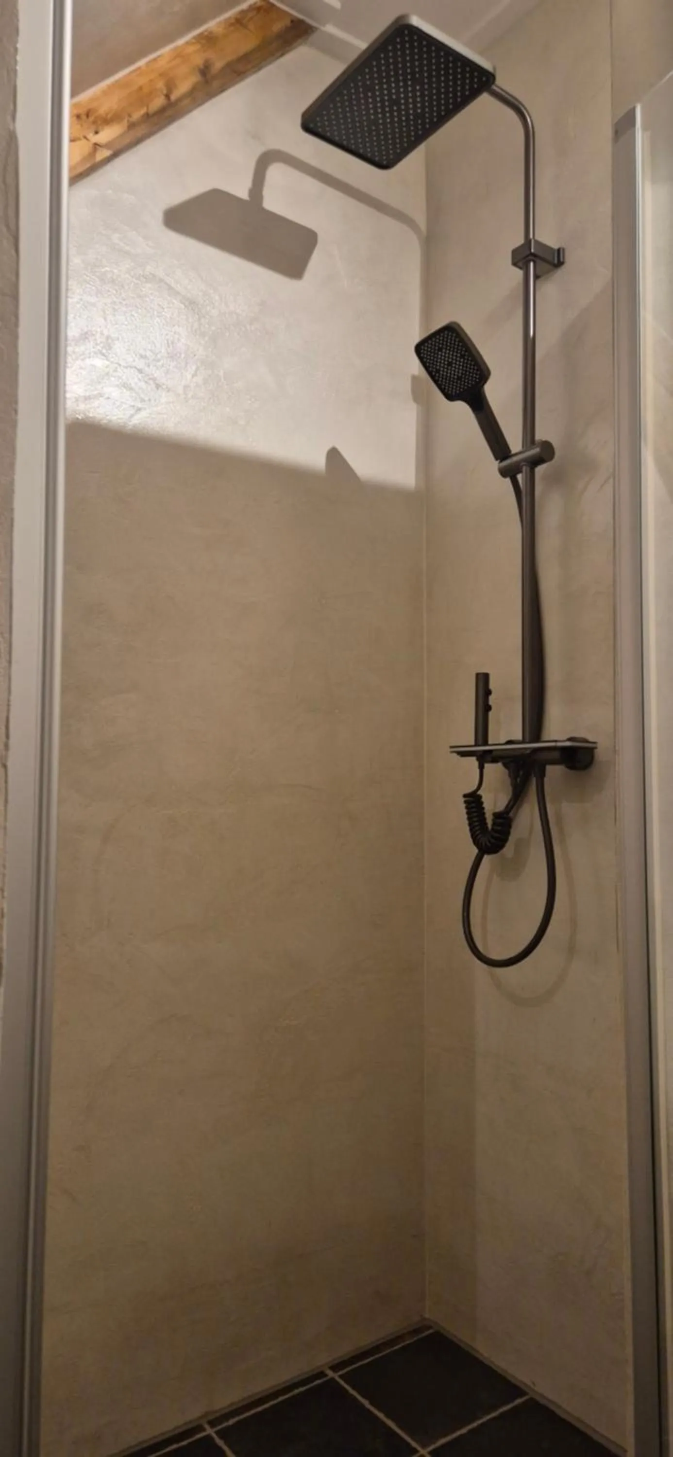 Shower in Villa Kakelbont