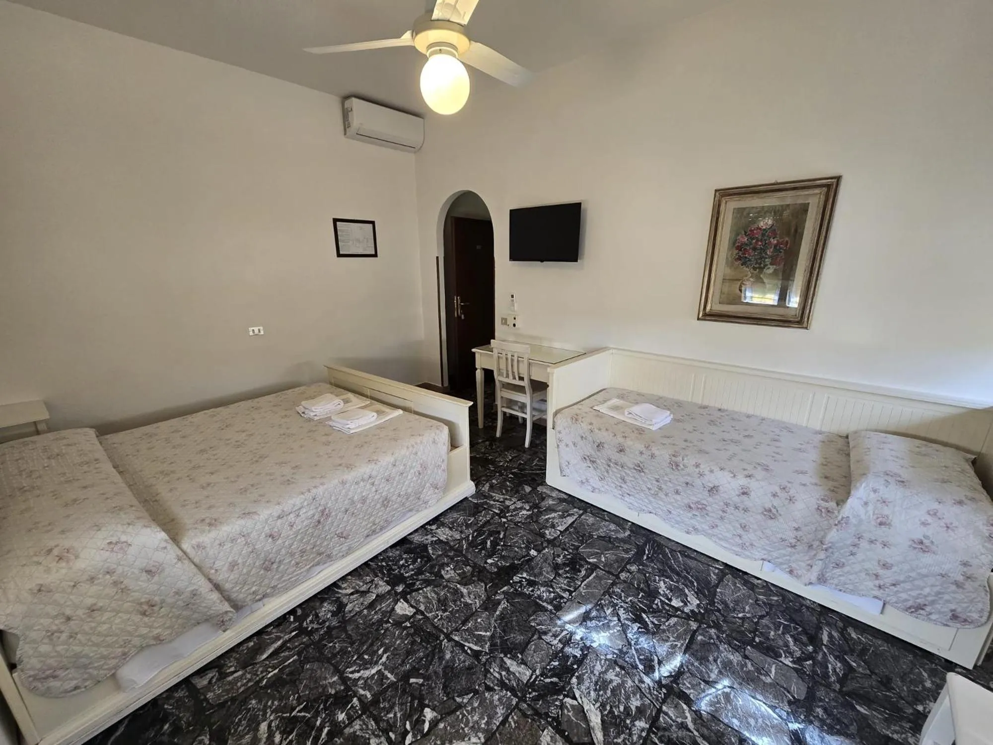 Photo of the whole room, Bed in Albergo Sonia