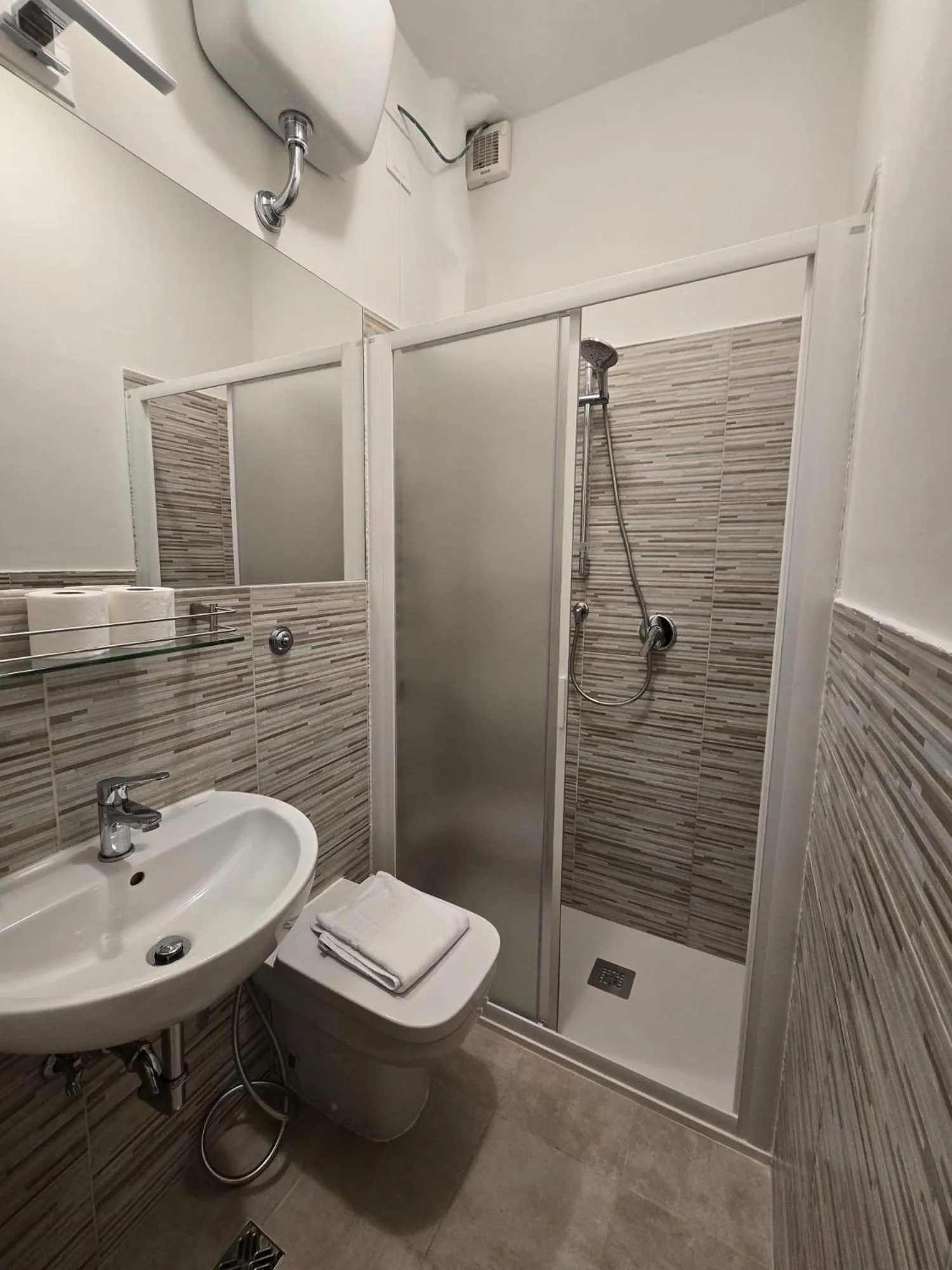 Bathroom in Albergo Sonia