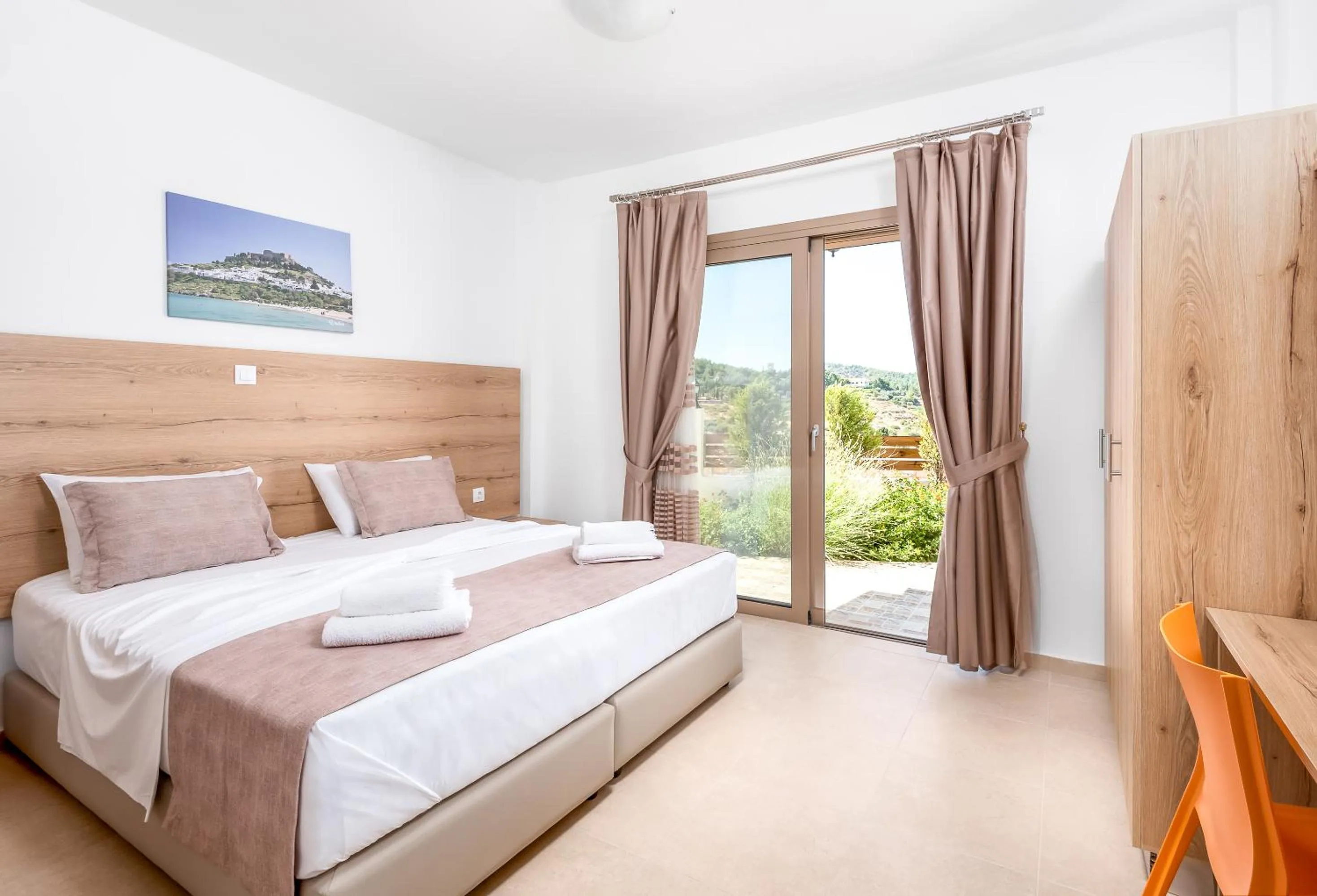 Photo of the whole room, Bed in Kolymbia Village