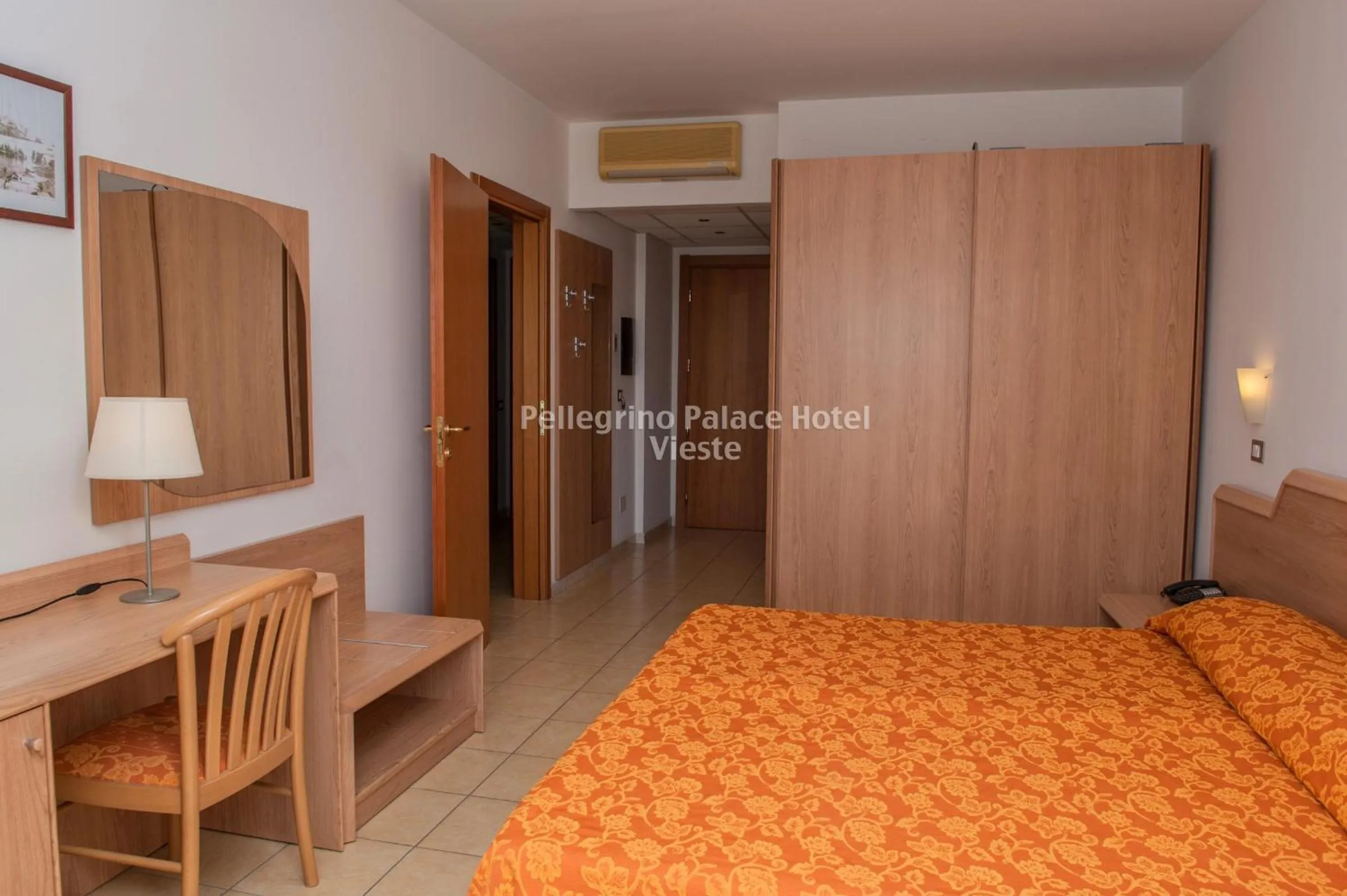 Bedroom in Pellegrino Palace Hotel