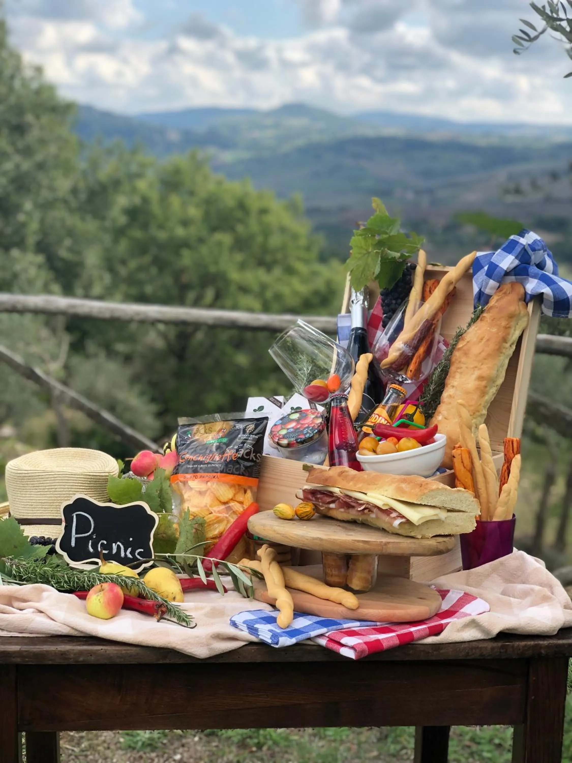 Hiking in LaChiusa Tuscany