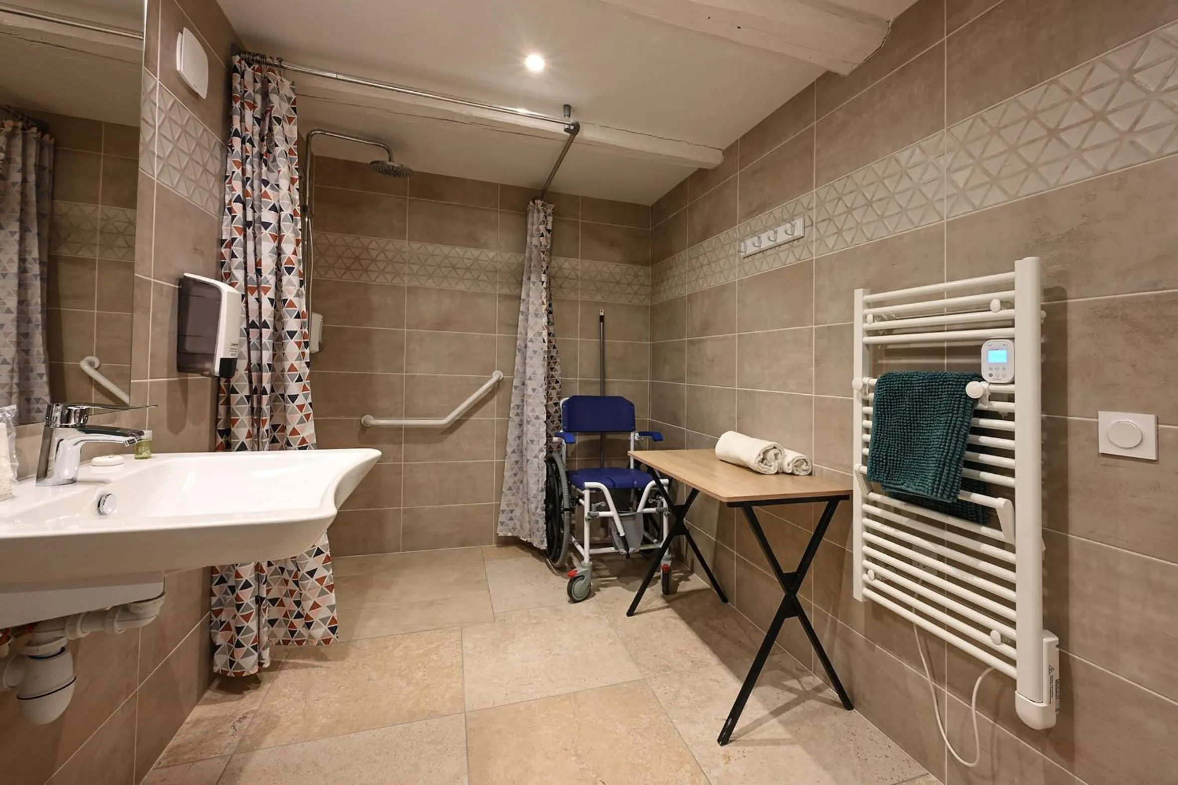 Shower in Hotel De La Croisée