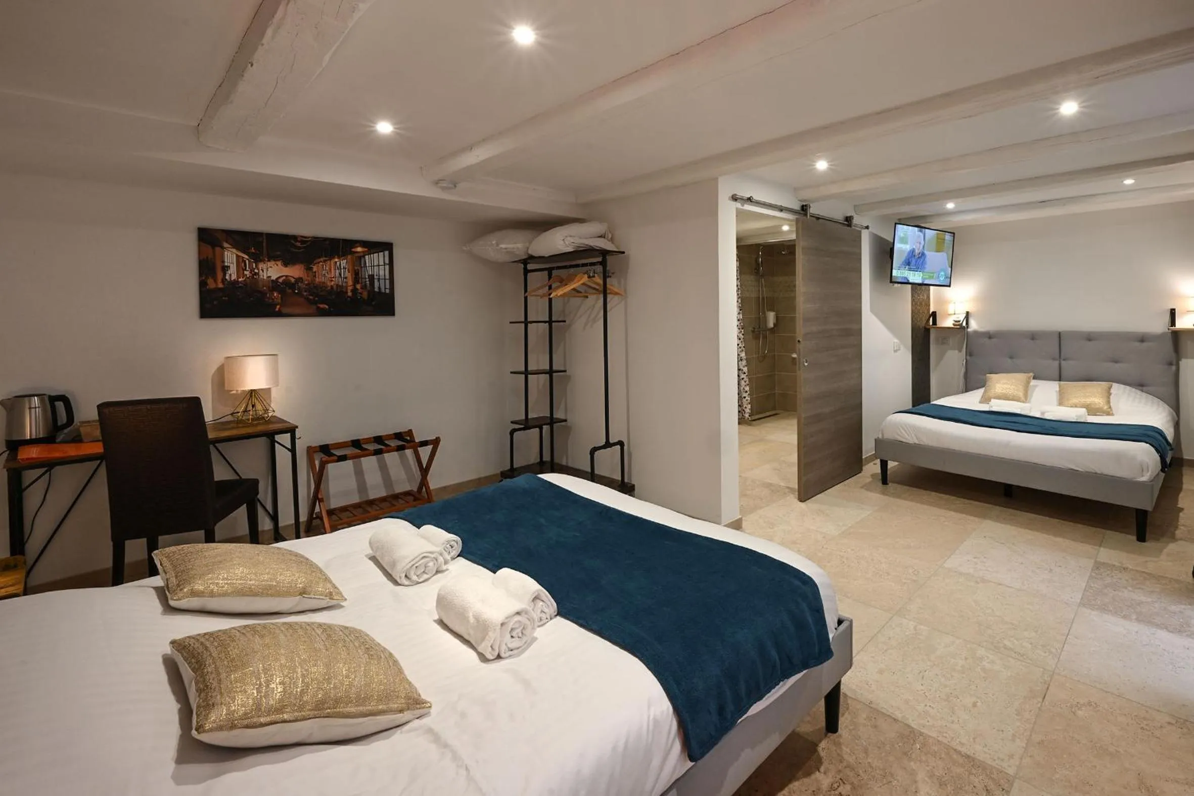 Bed in Hotel De La Croisée