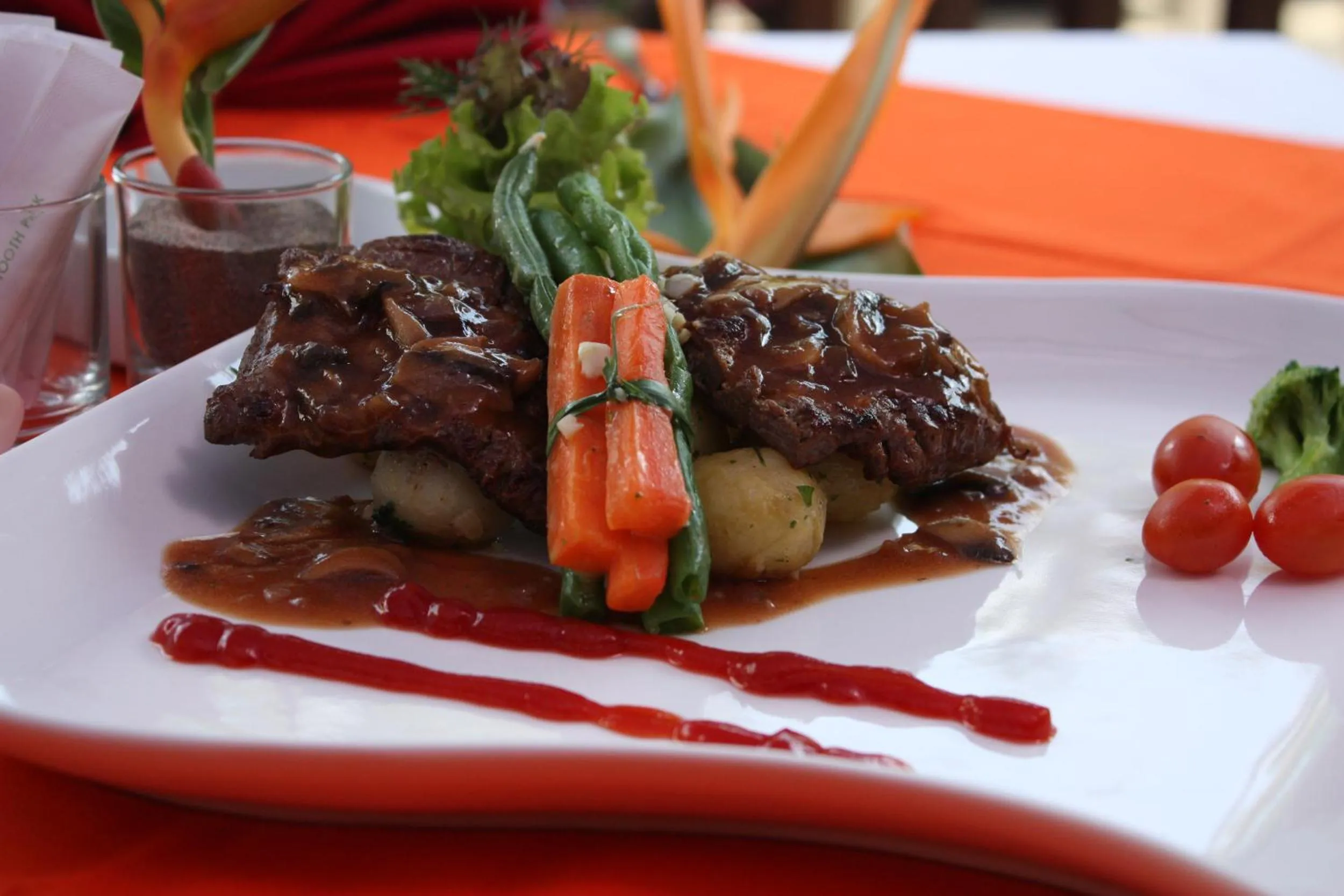 Restaurant/places to eat in Grand Sinar Indah