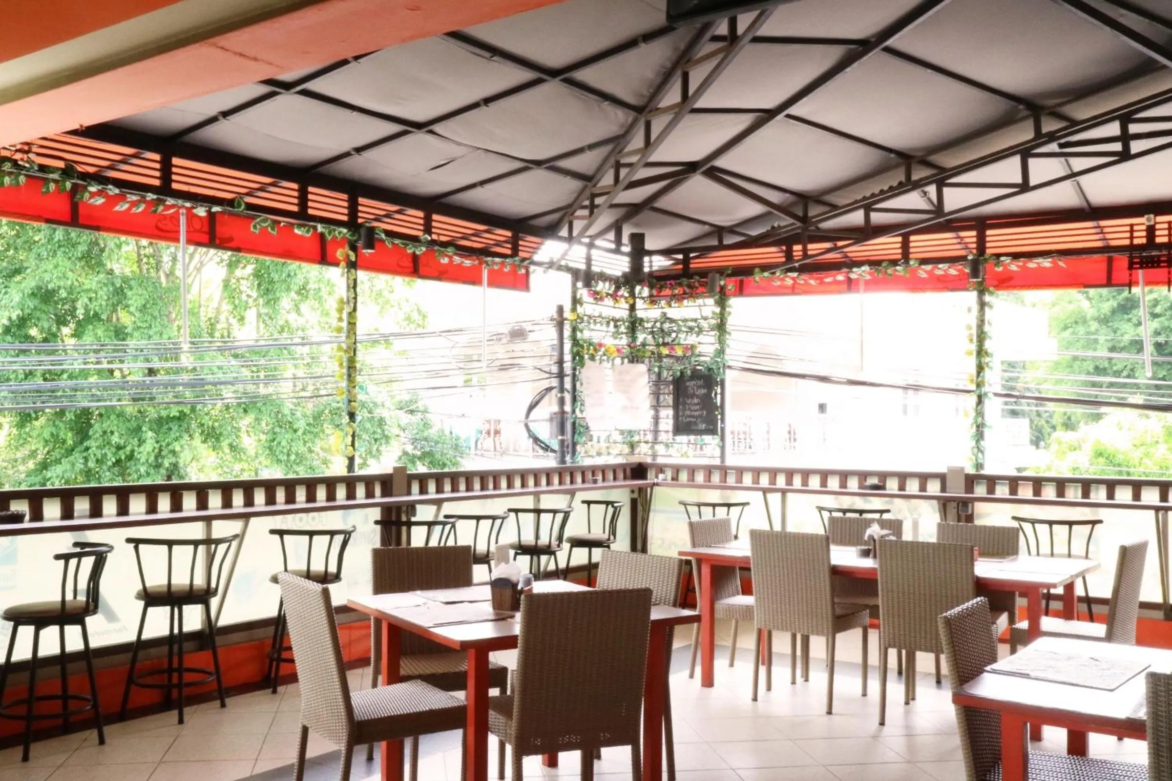 Restaurant/places to eat in Grand Sinar Indah