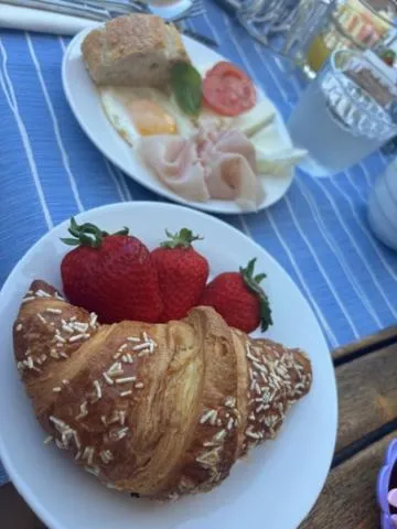 Breakfast in Hotel Villa Del Parco