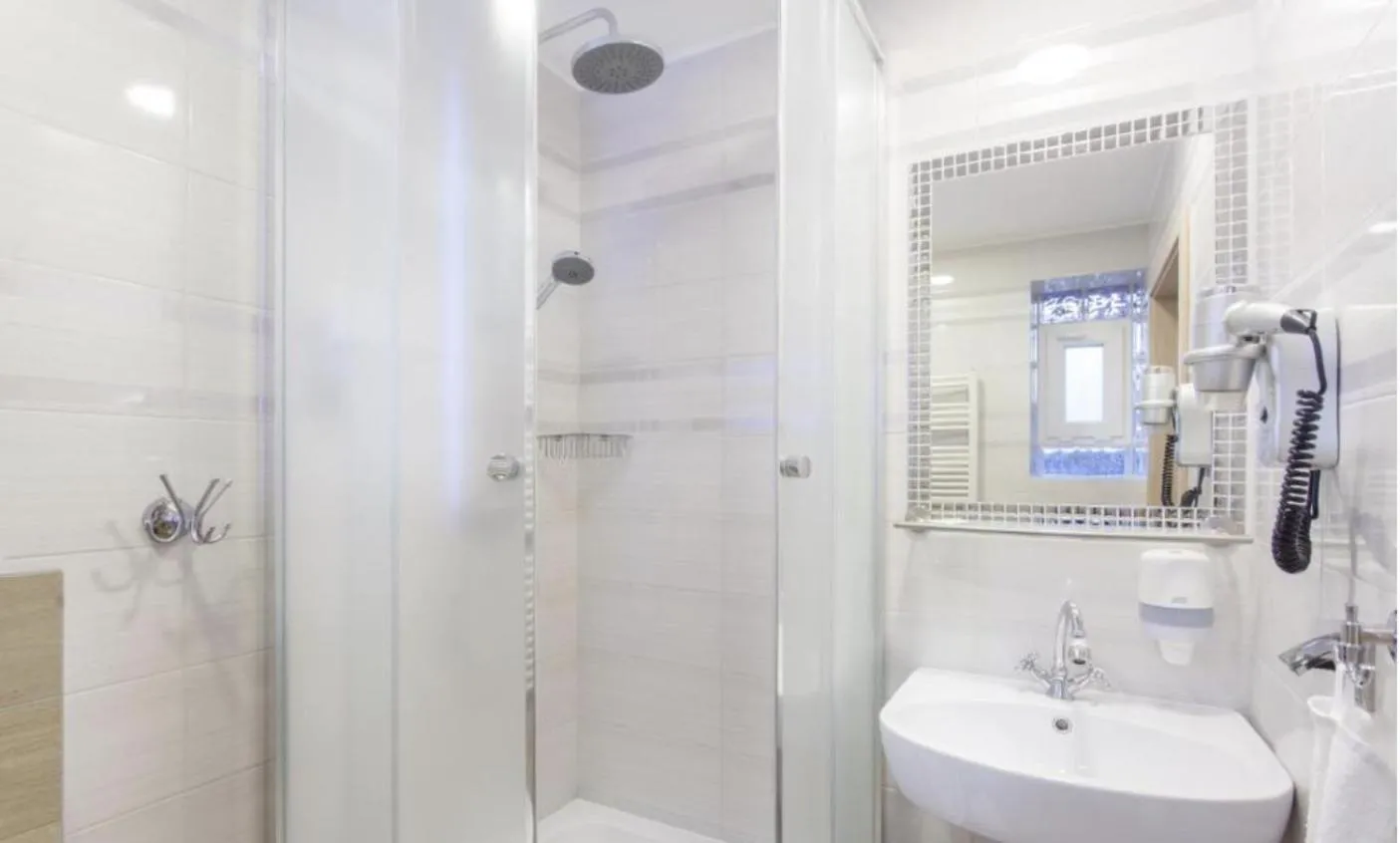 Villa Anna - Noclegi Rooms - FREE parking, taras, 1500m do Starówki