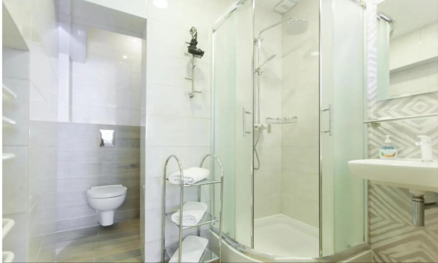 Villa Anna - Noclegi Rooms - FREE parking, taras, 1500m do Starówki