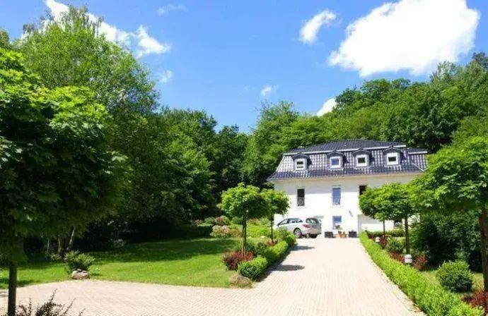 Weisses-Haus-am-Kurpark-Fewo-Waldblick Weisses-Haus-am-Kurpark-Fewo-Waldblick