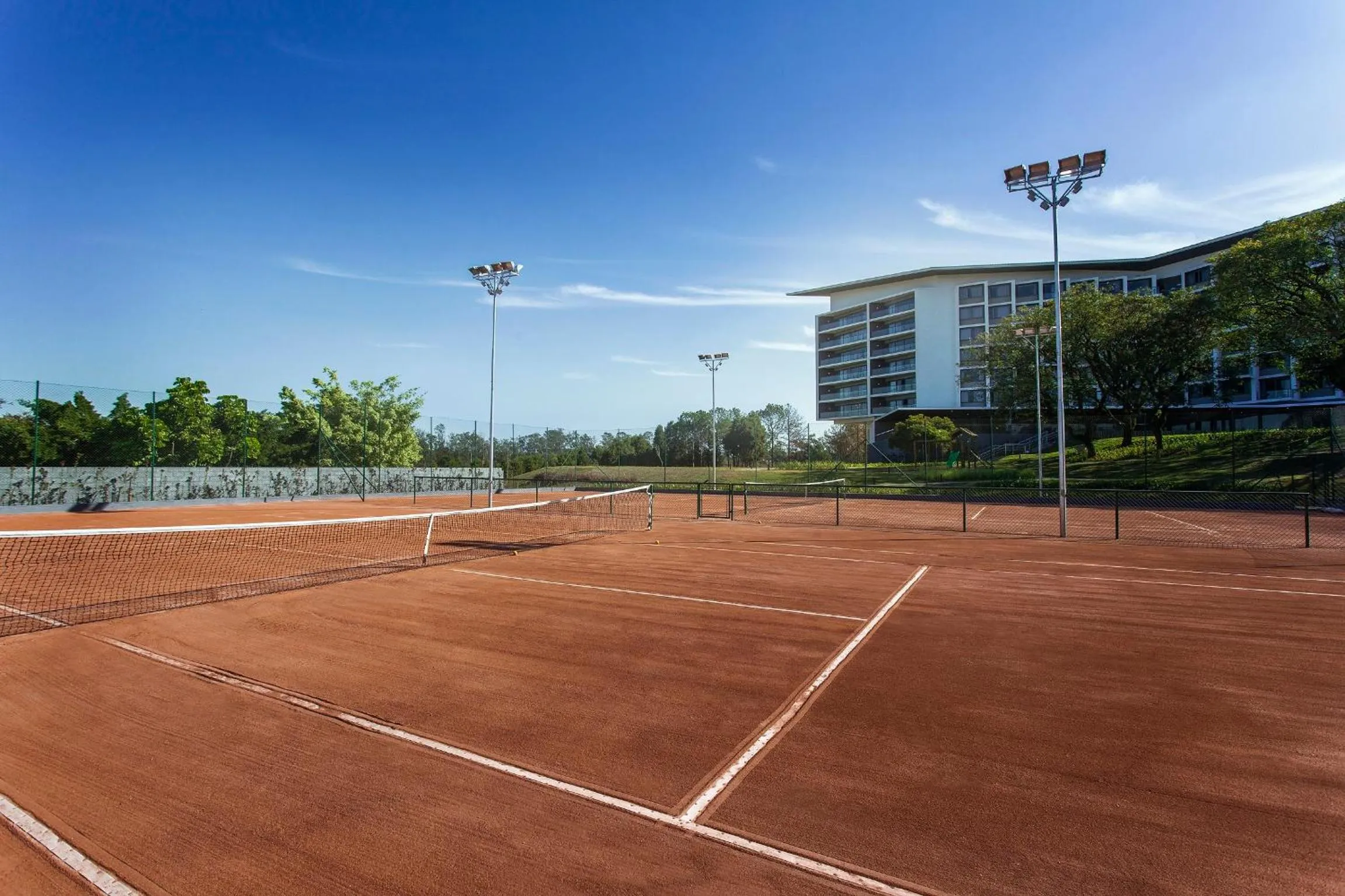 Tennis court in Novotel Itu Terras de São José Golf & Resort