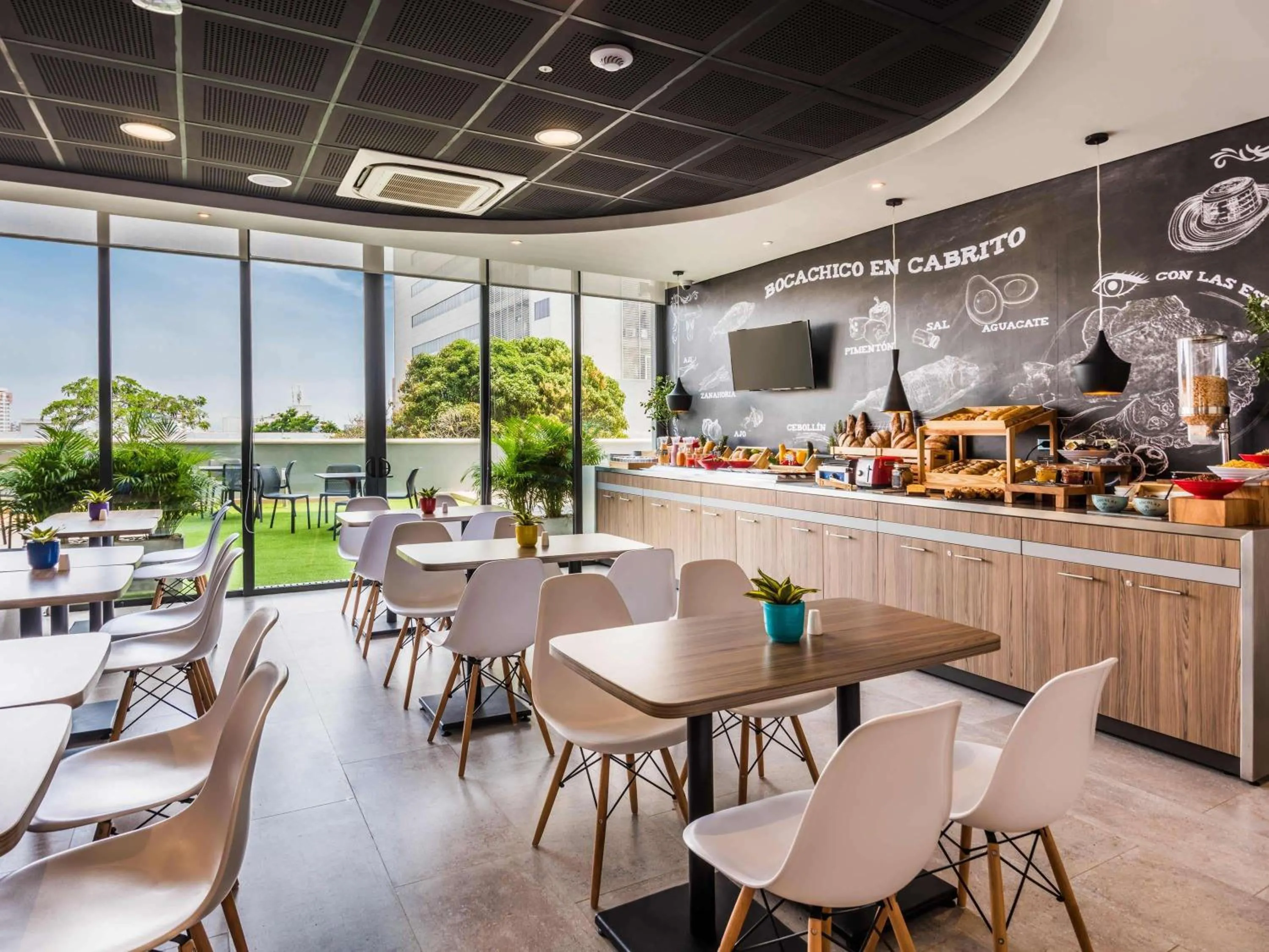 Property building in ibis Barranquilla