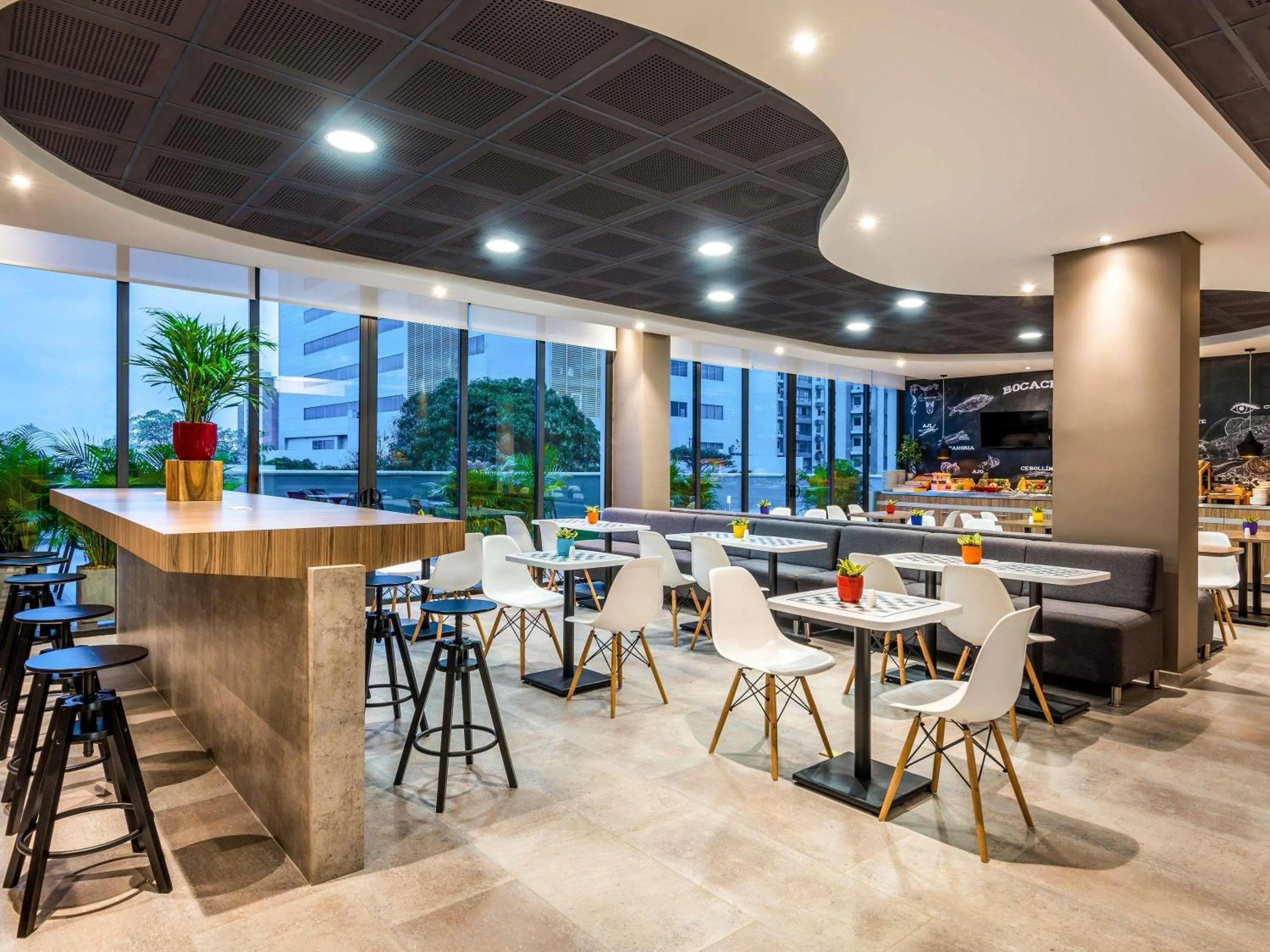 Restaurant/places to eat in ibis Barranquilla