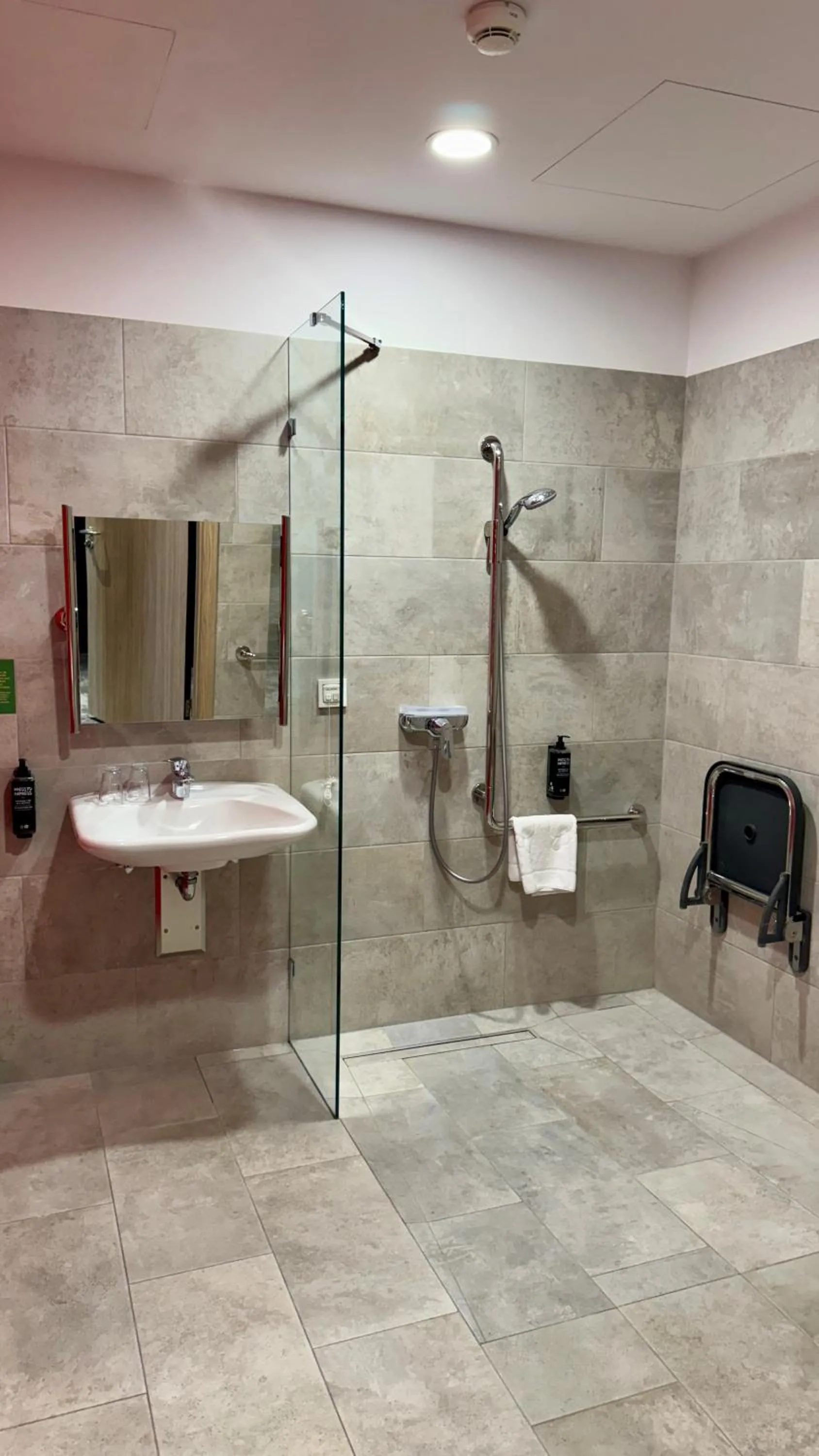 Bathroom in ibis Styles Warszawa City