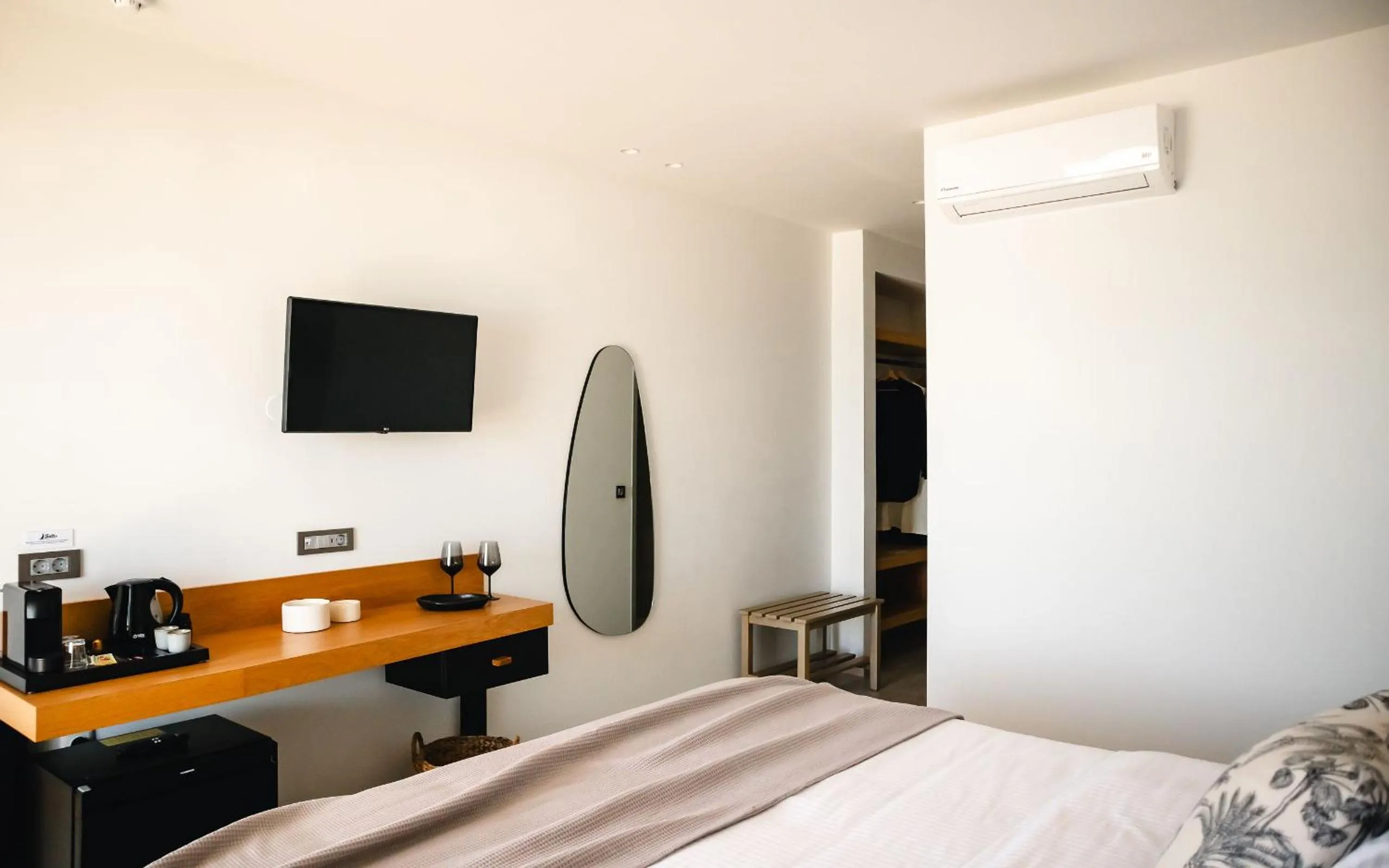 Bed in Batis Aero Beachfront Wellbeing Hotel