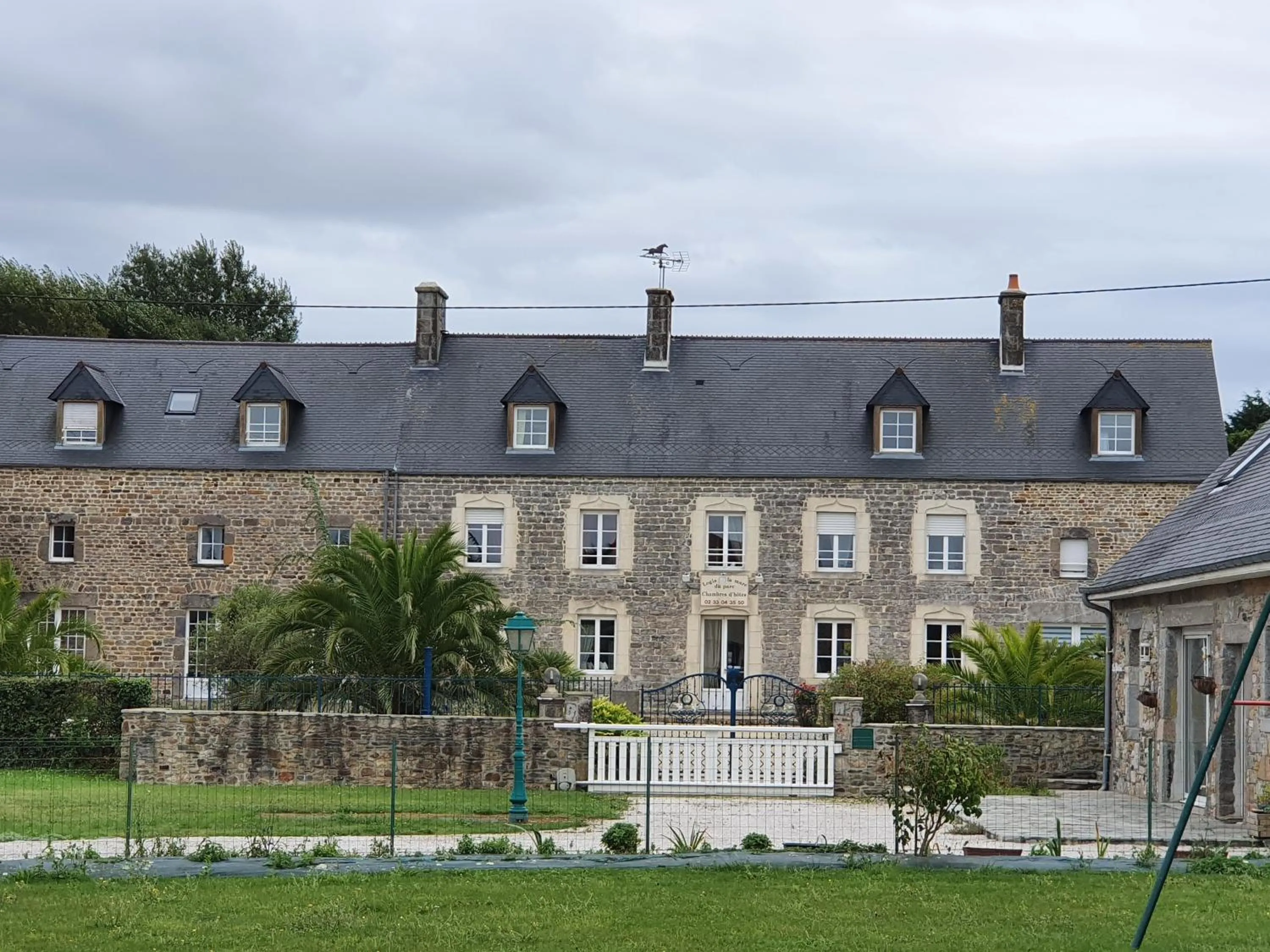 Property building in Chambres du logis De La Mare Du Parc