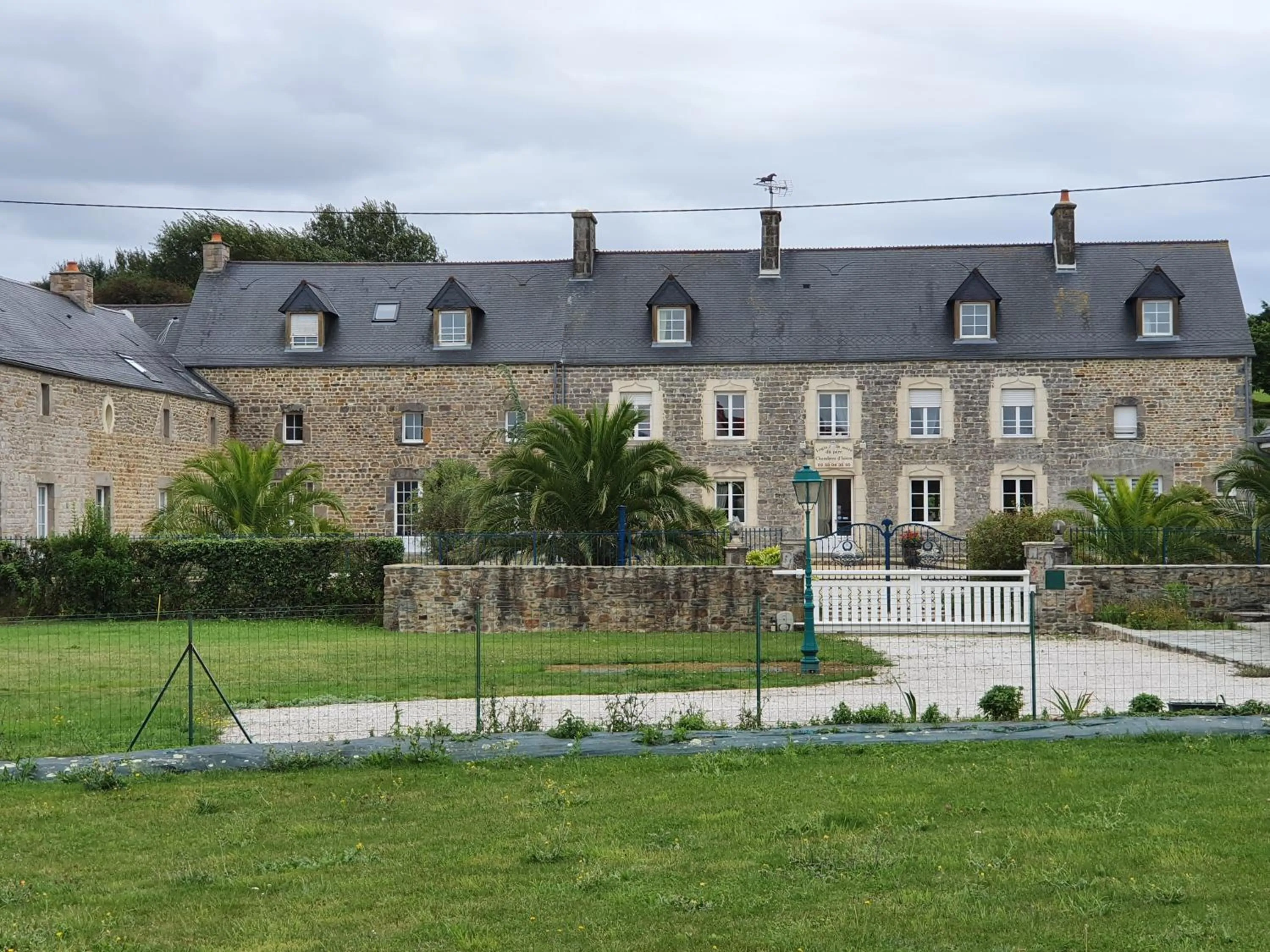 Property building in Chambres du logis De La Mare Du Parc