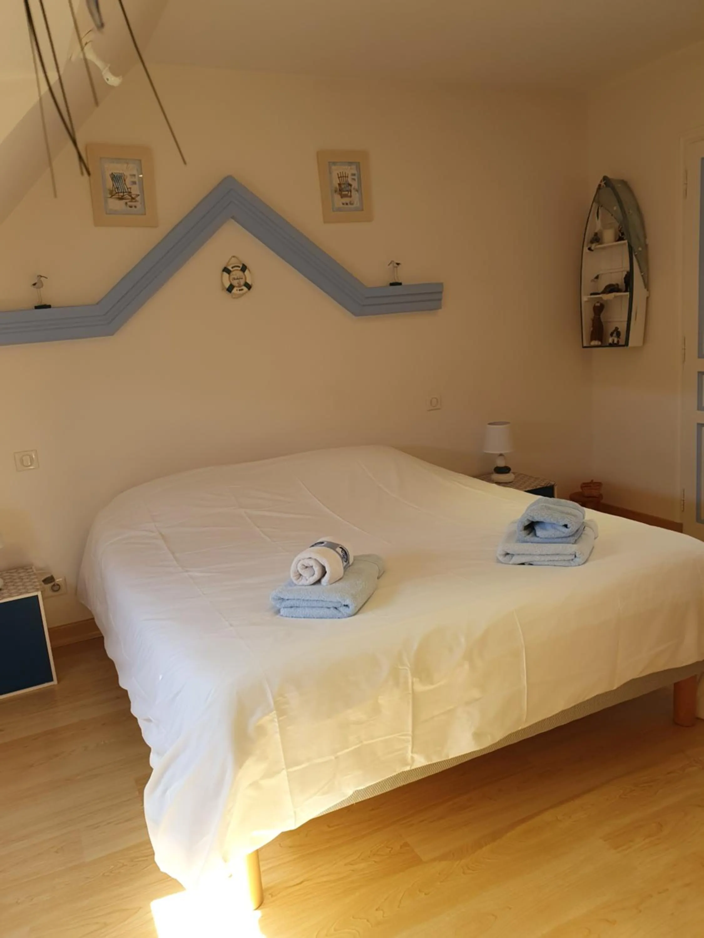 Bedroom, Bed in Chambres du logis De La Mare Du Parc