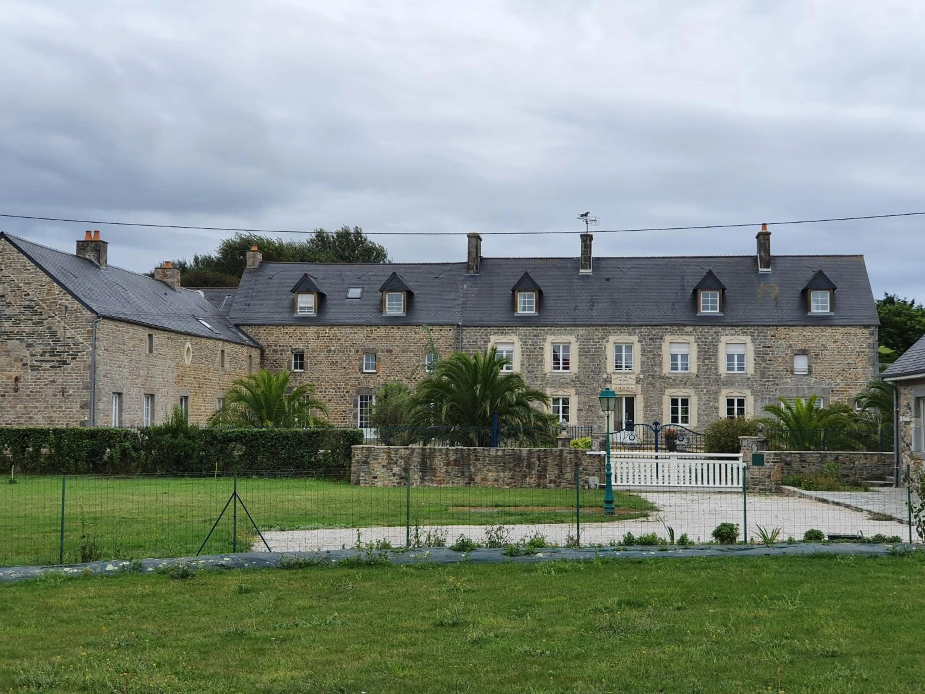 Property building in Chambres du logis De La Mare Du Parc
