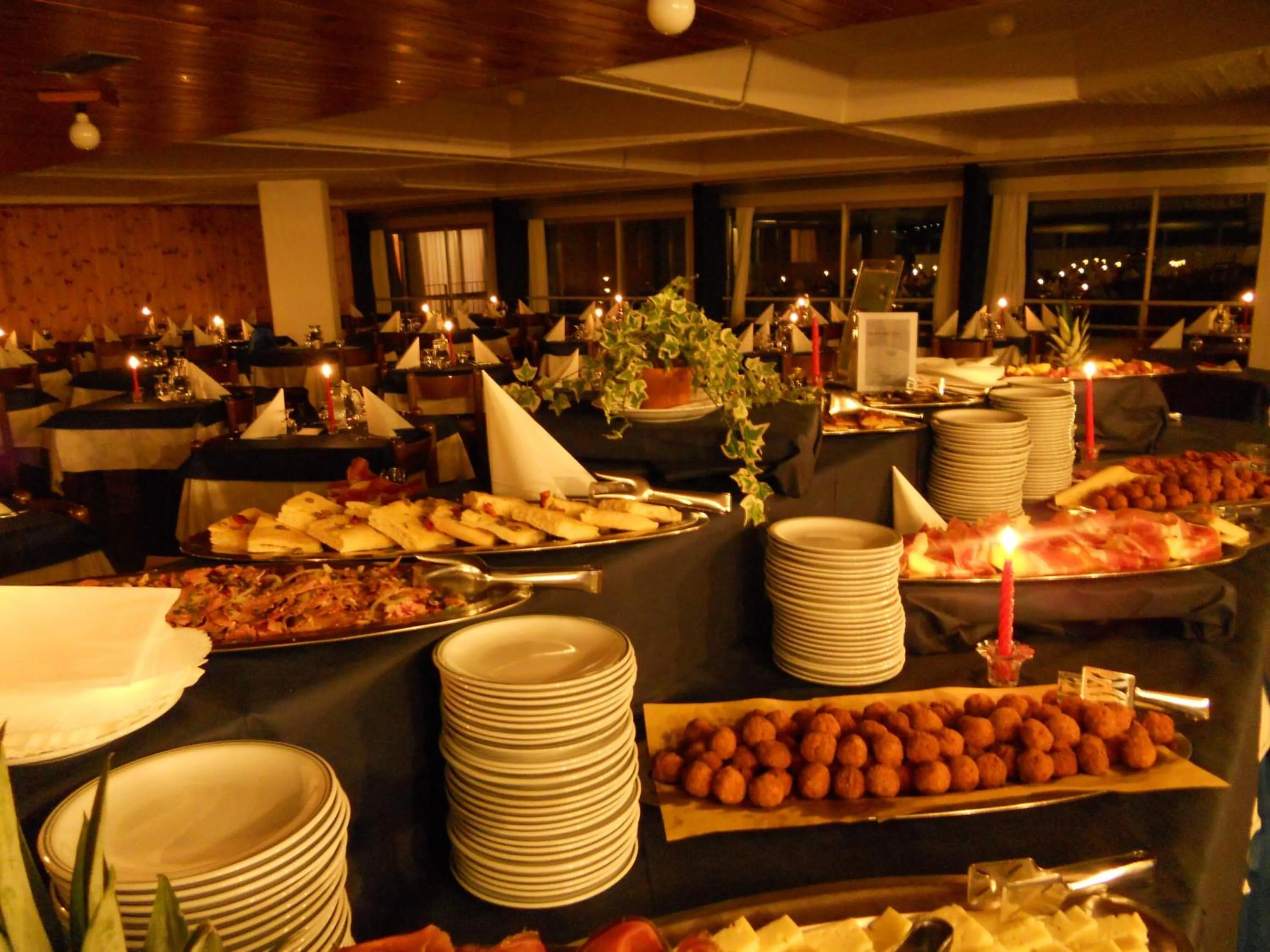 Food in TH 1400 Hotel