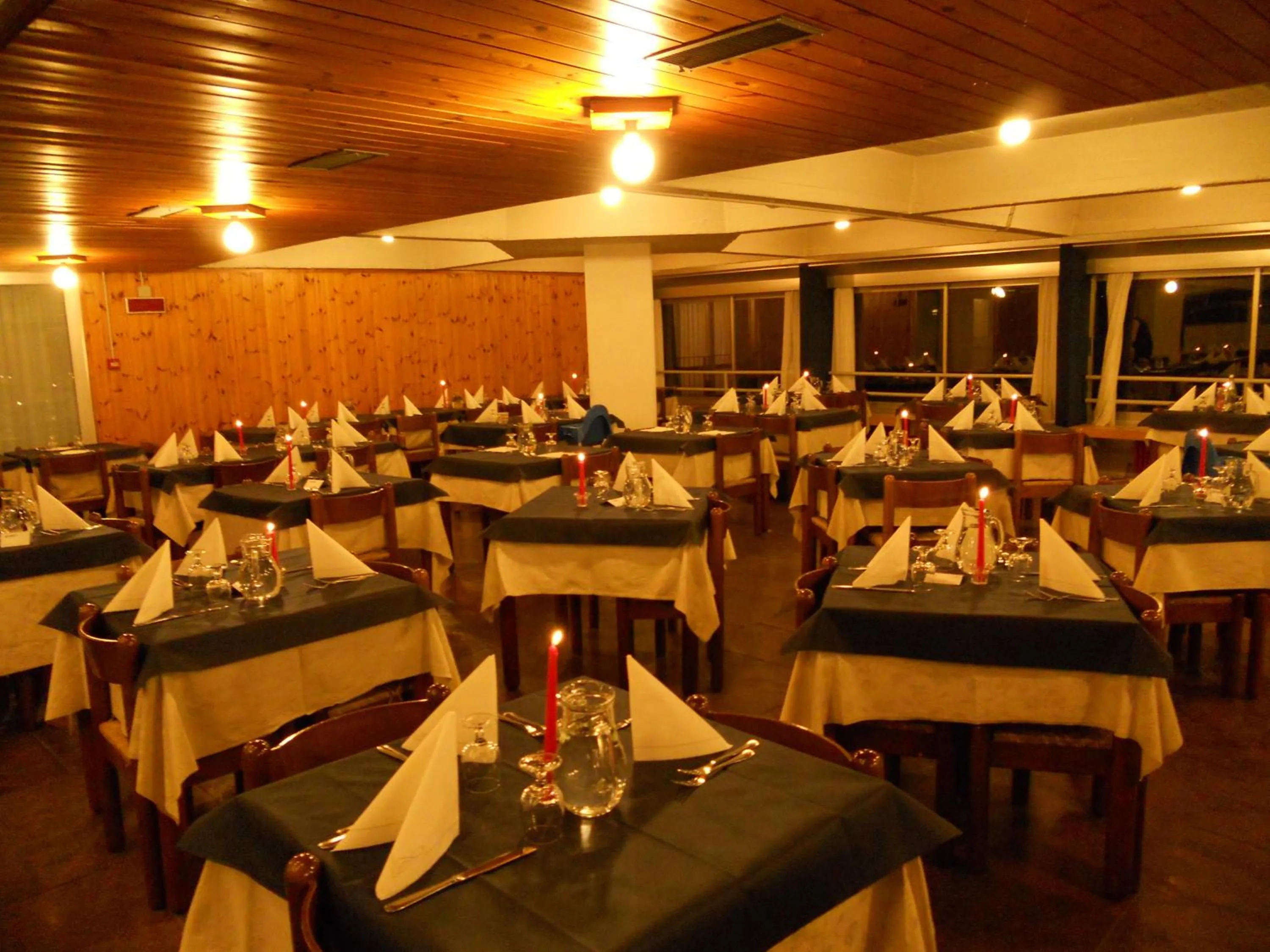 Restaurant/places to eat in TH 1400 Hotel