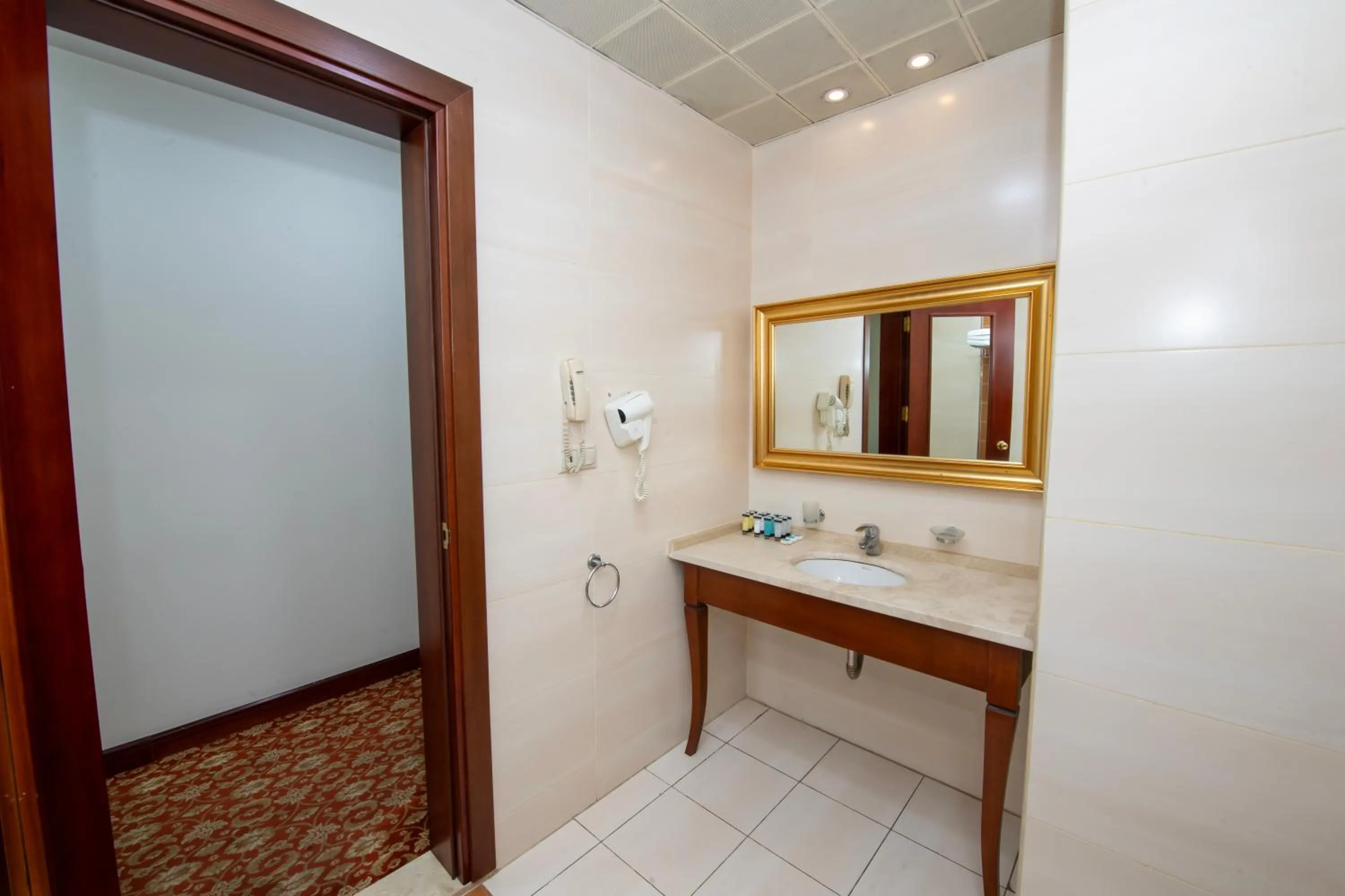 Bathroom in Atropat Old City Hotel