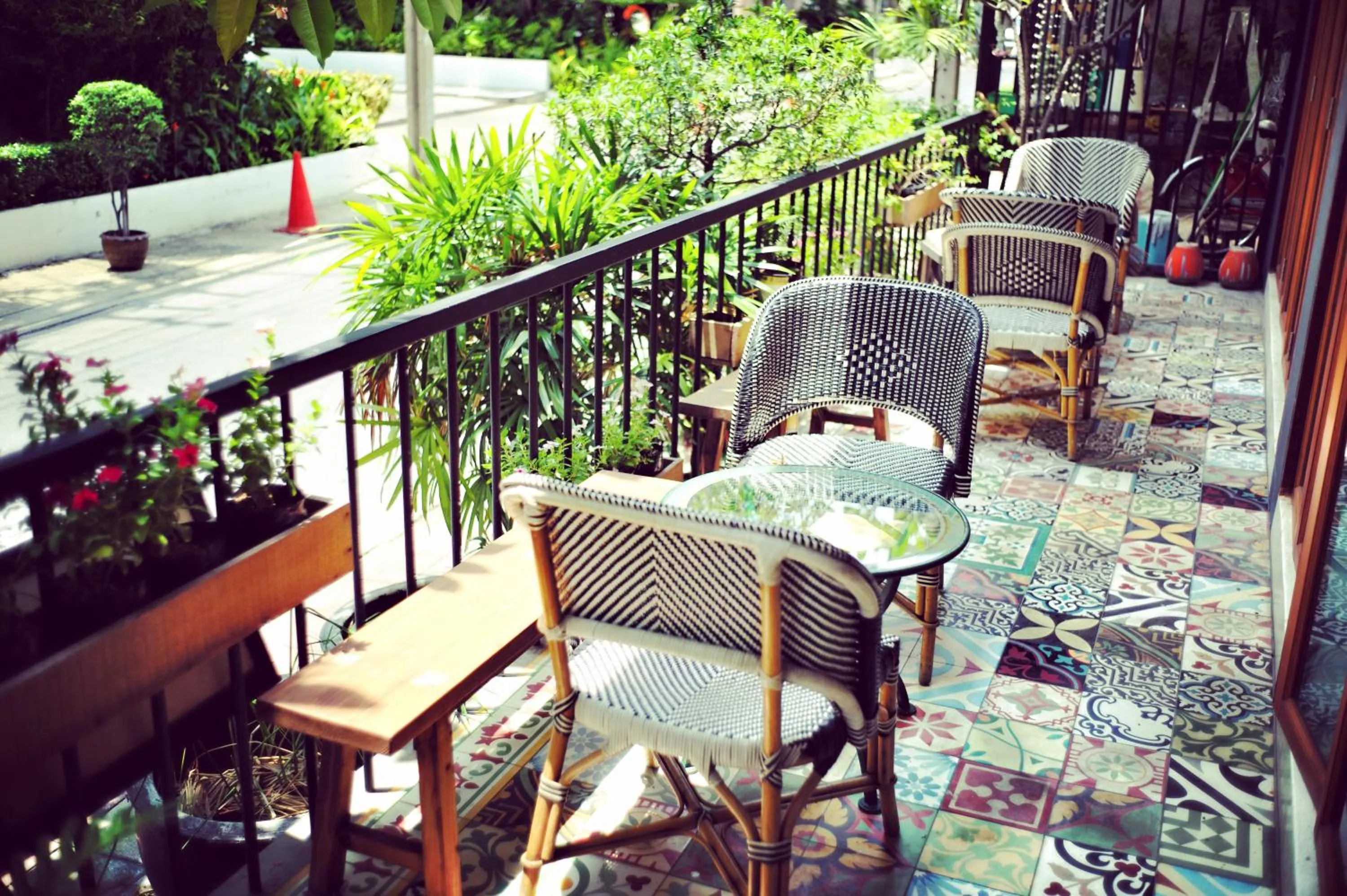 Restaurant/places to eat in Nandha Hotel