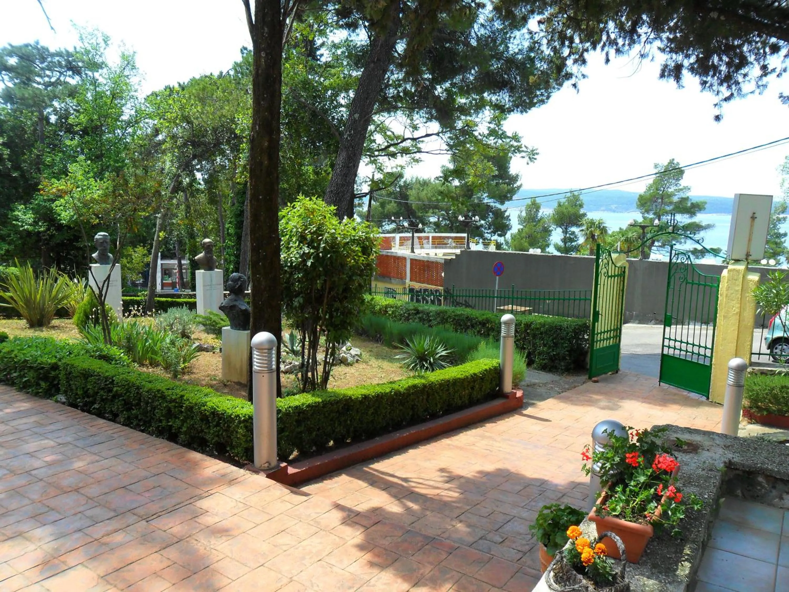 Day in Hotel Vila Ružica- glavna zgrada i depandanse