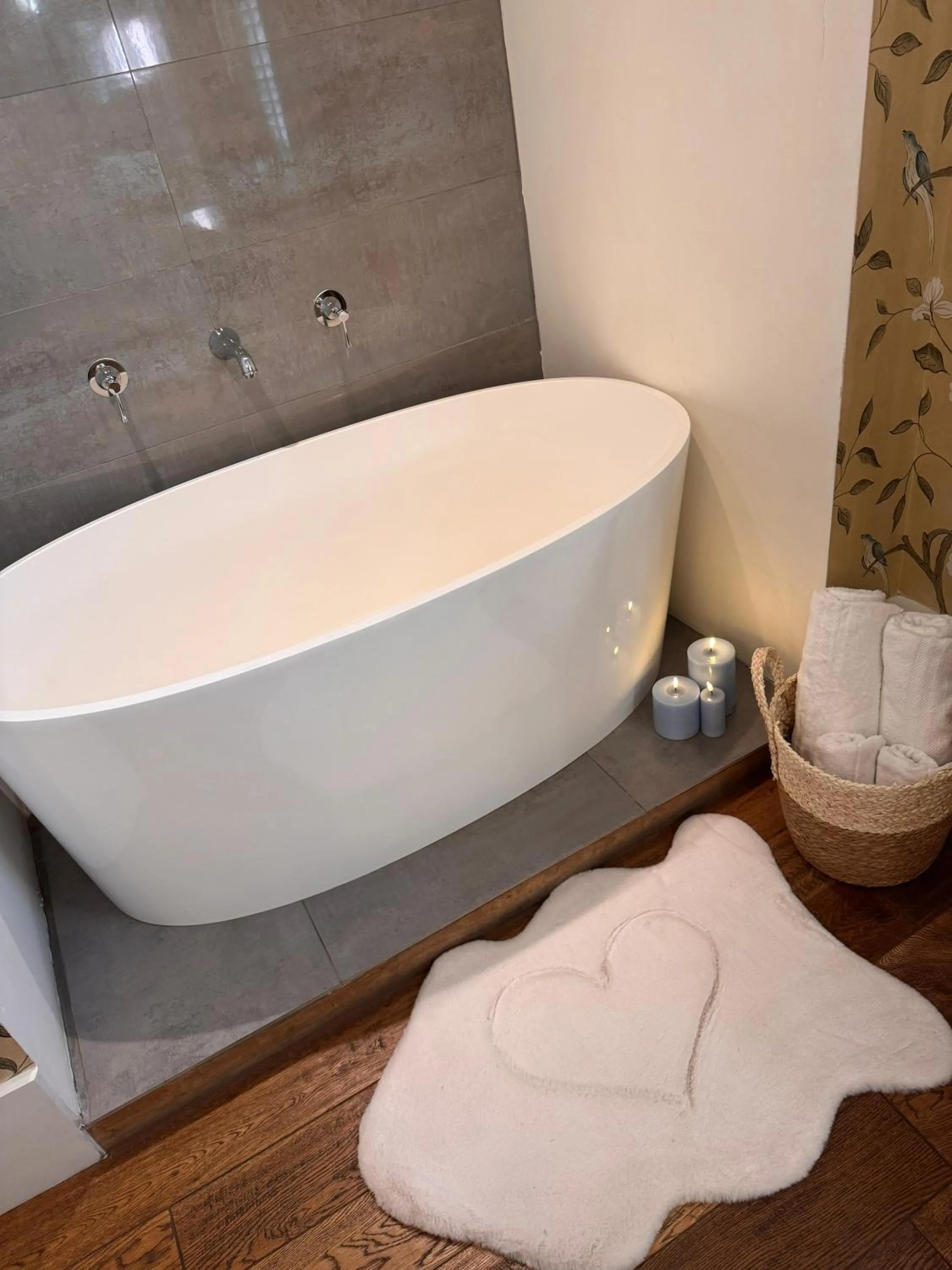 Bathroom in No.64 at the Joiners