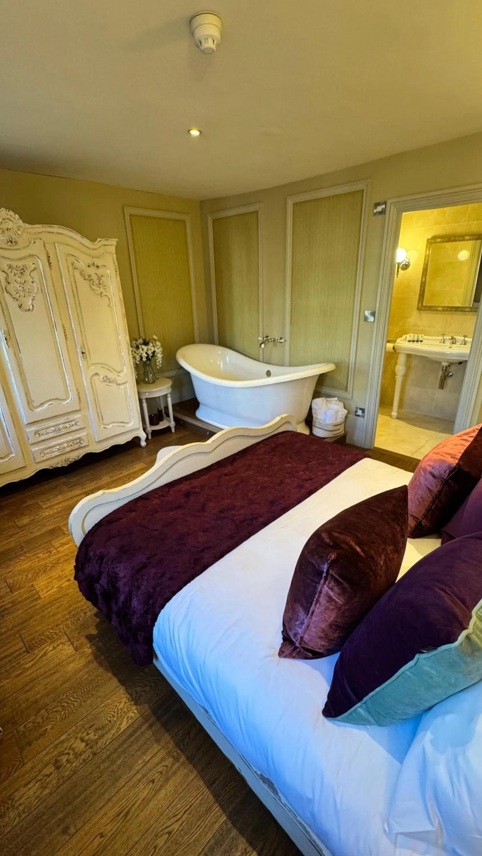 Bed in No.64 at the Joiners