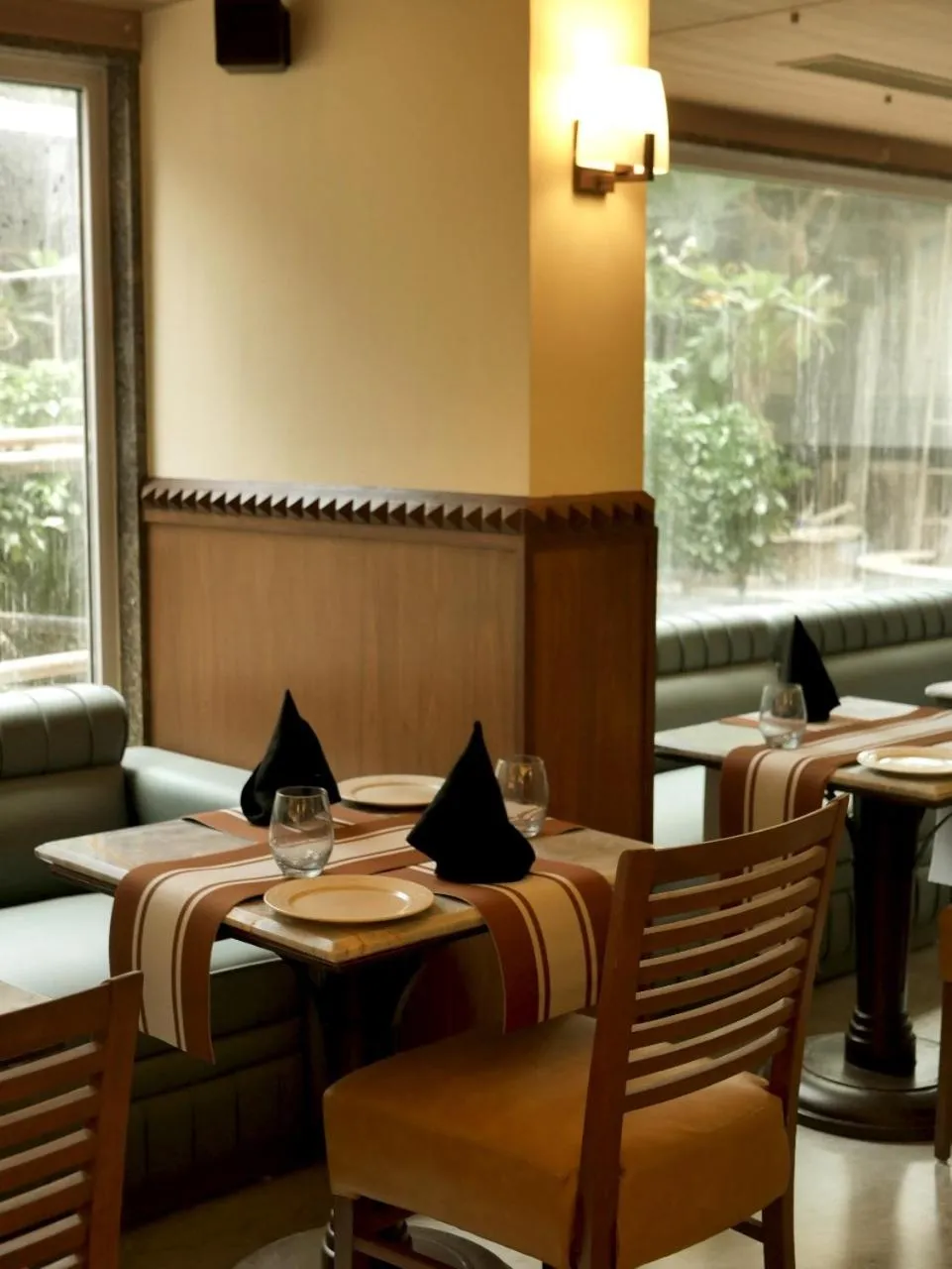 Restaurant/places to eat in Hotel Amar