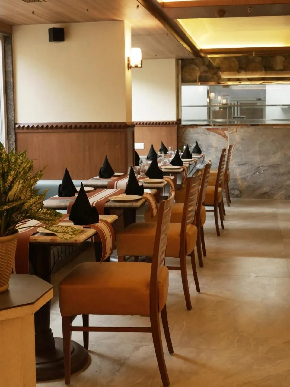 Restaurant/places to eat in Hotel Amar