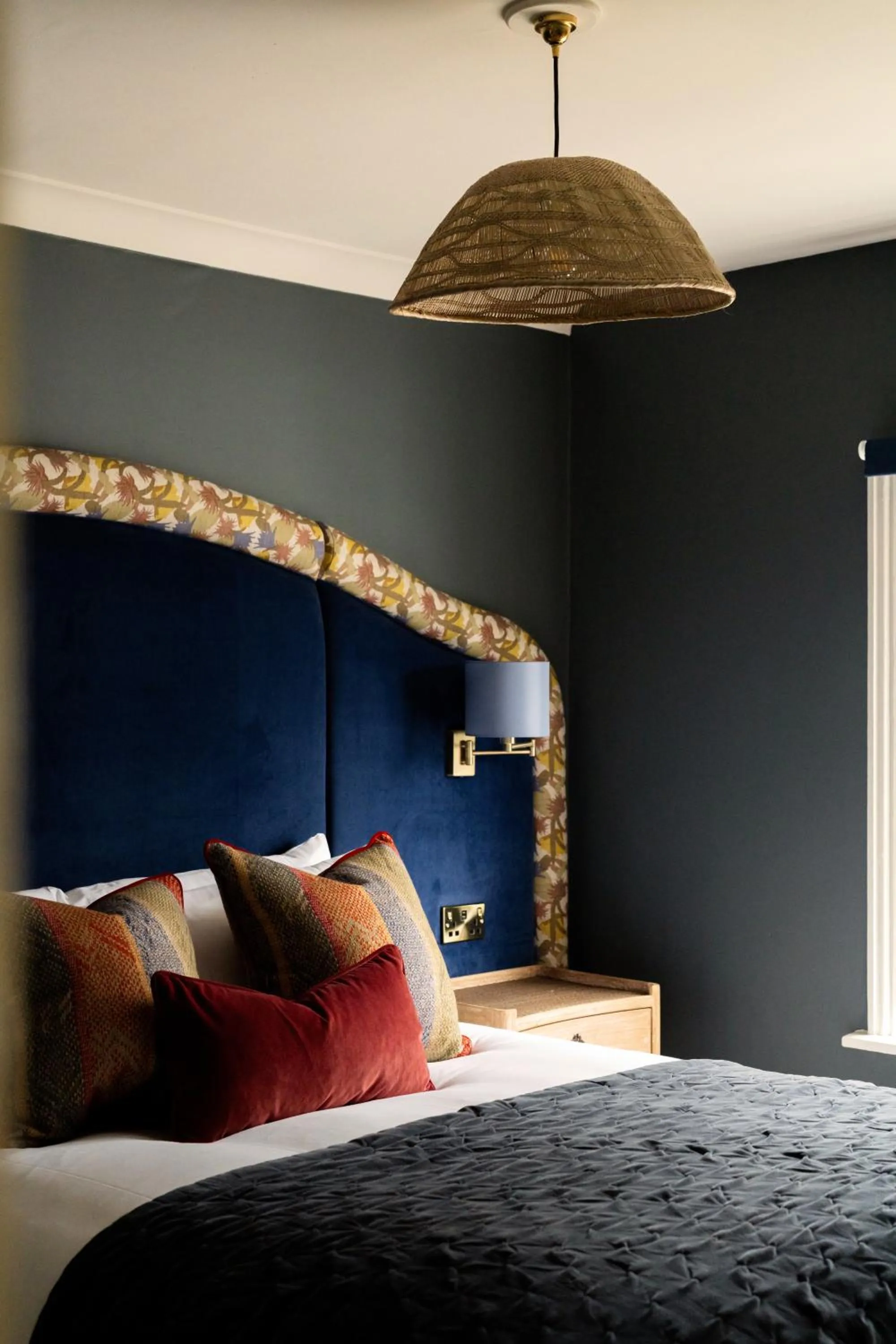 Bed in Bel and The Dragon-Cookham