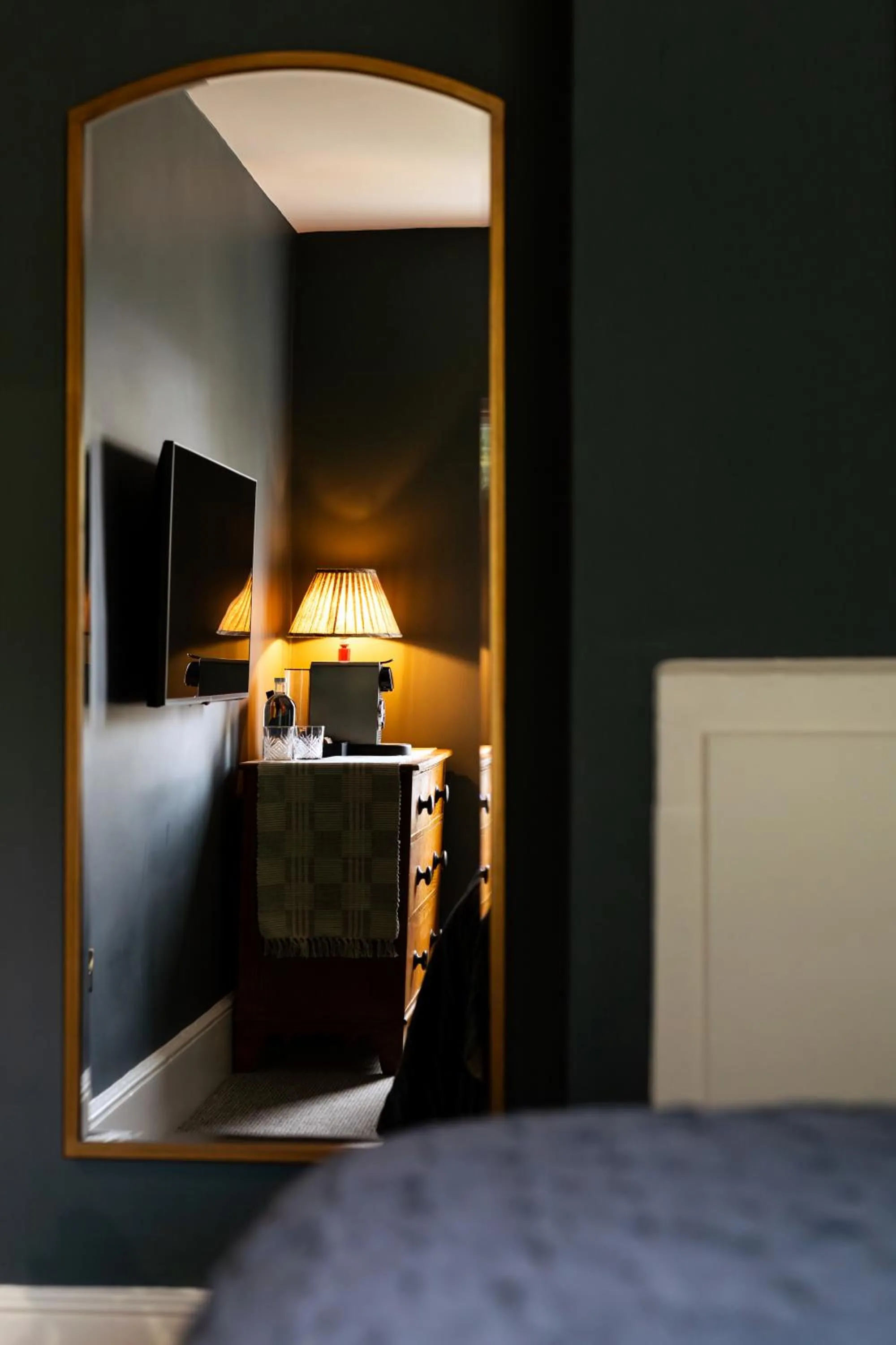 Bed in Bel and The Dragon-Cookham