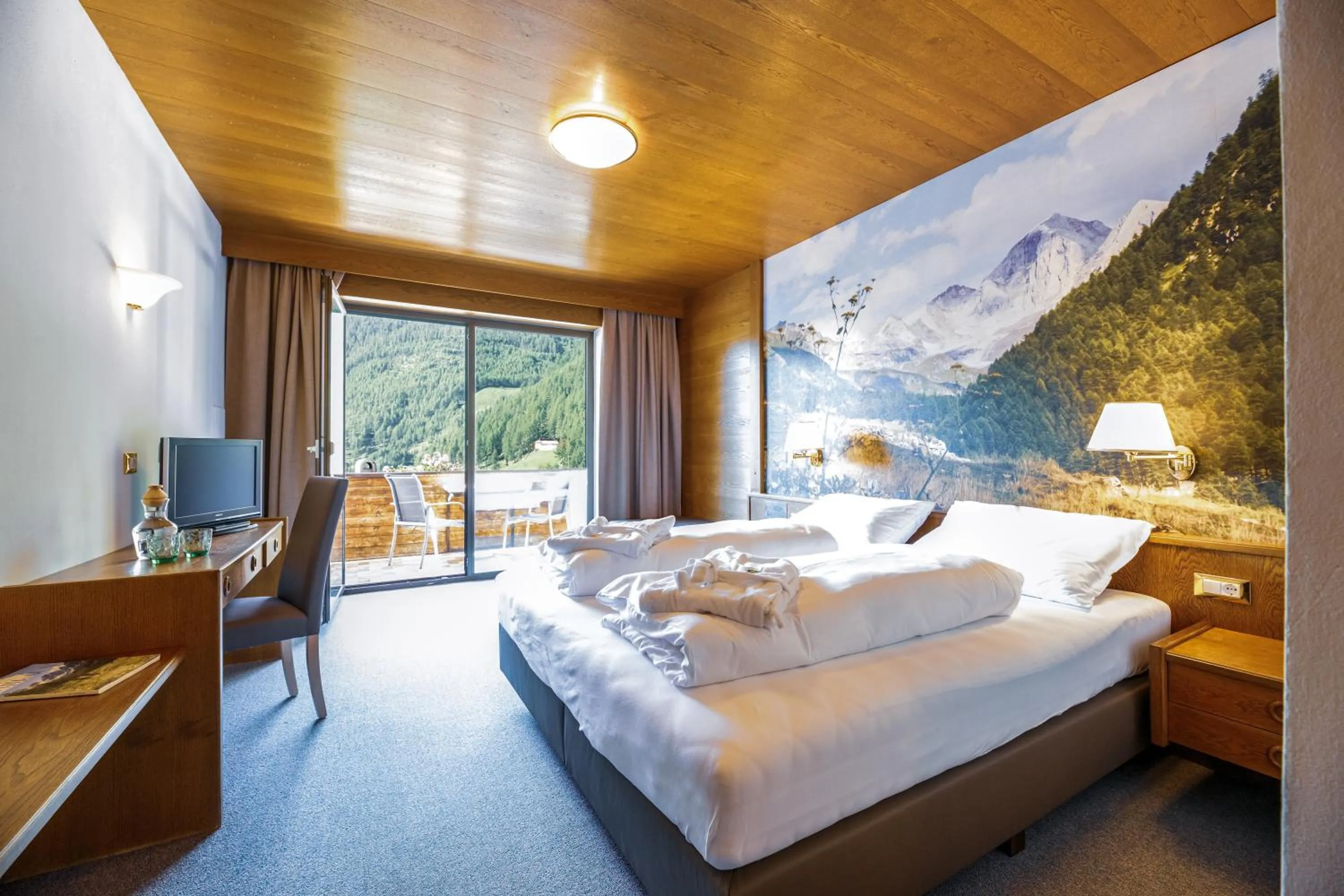 Bedroom, Bed in Berghotel Tyrol