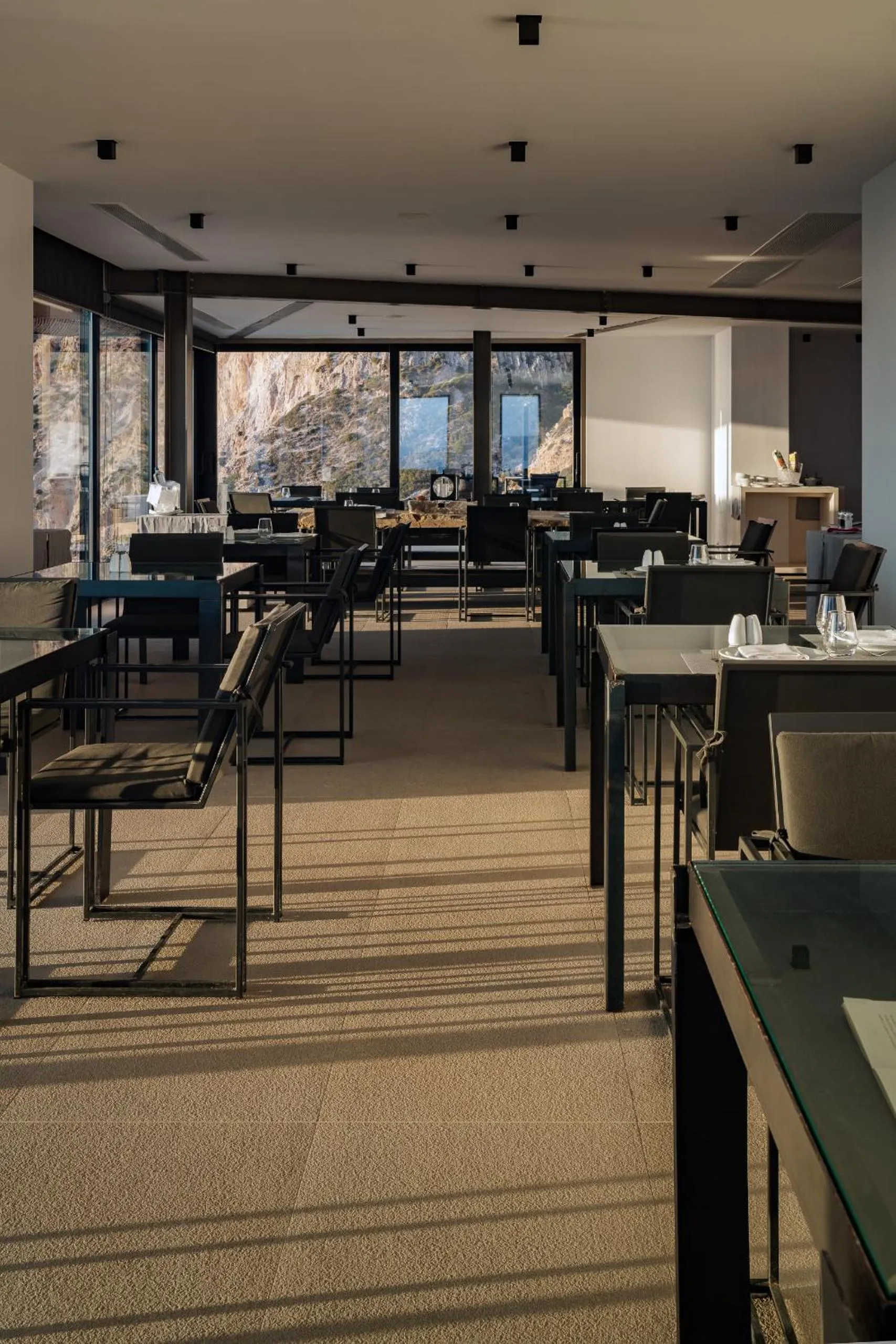 Restaurant/places to eat in Milos Cove