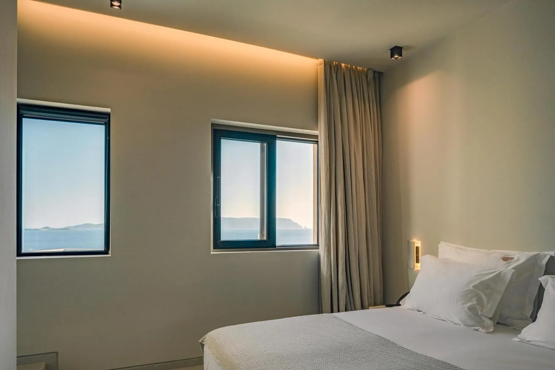 Bedroom, Bed in Milos Cove